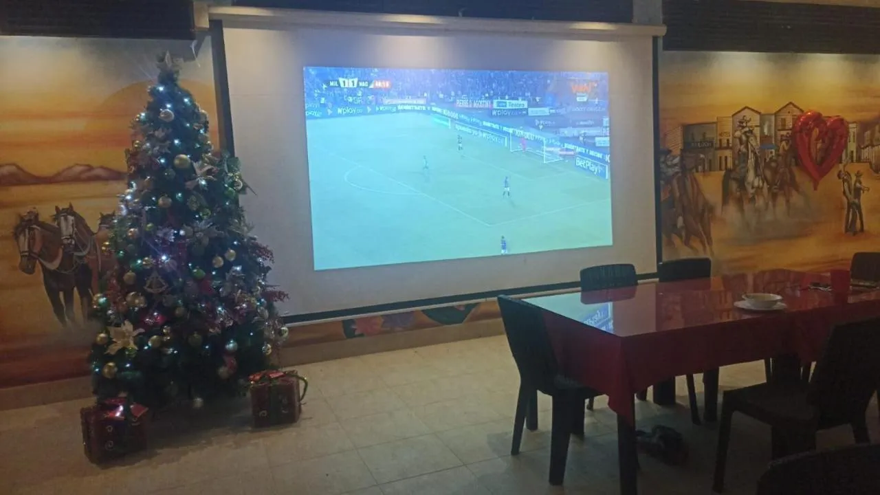 Restaurant/places to eat in Hotel deluxe oasis de la colina boutique