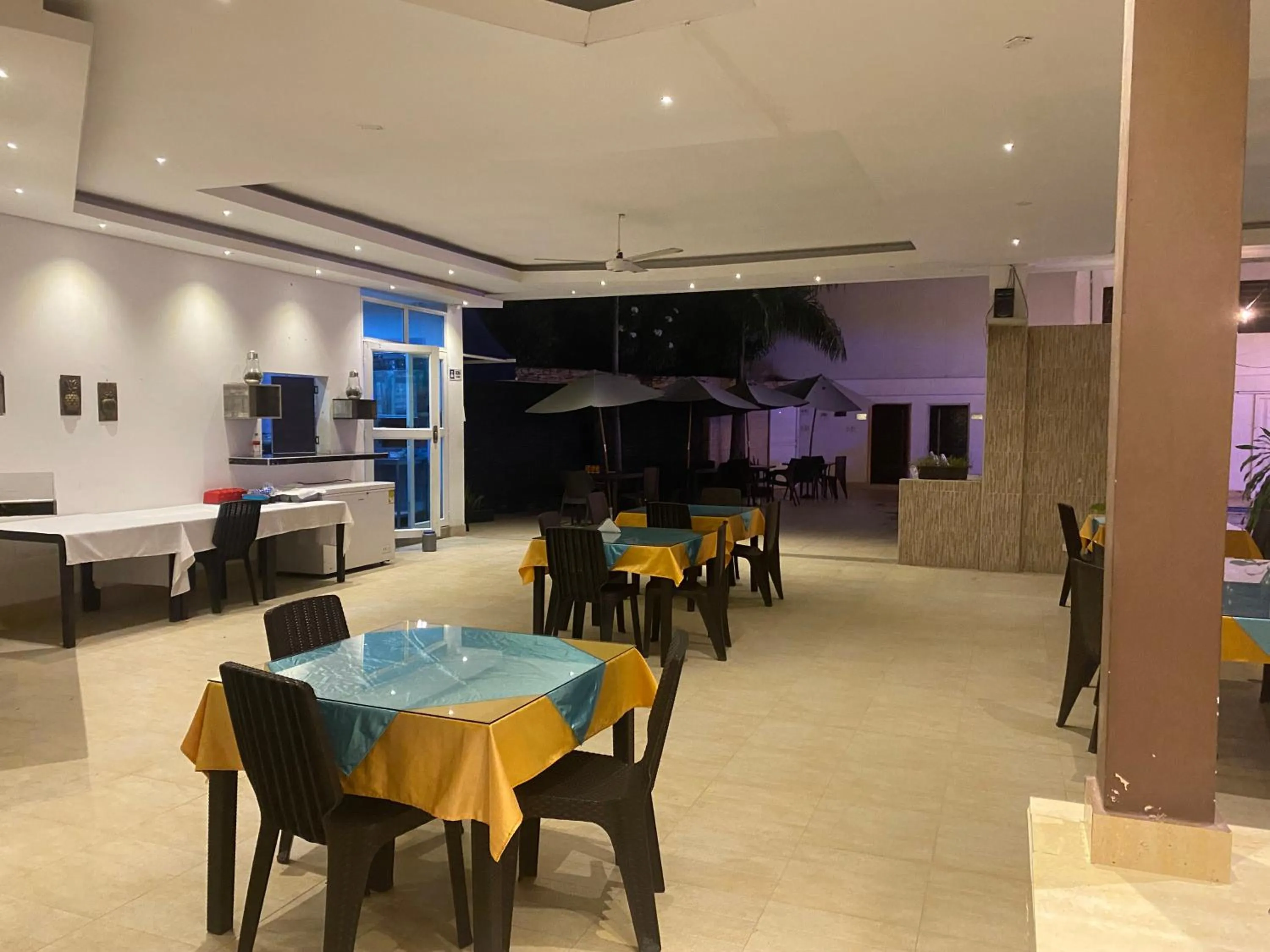 Restaurant/places to eat in Hotel deluxe oasis de la colina boutique