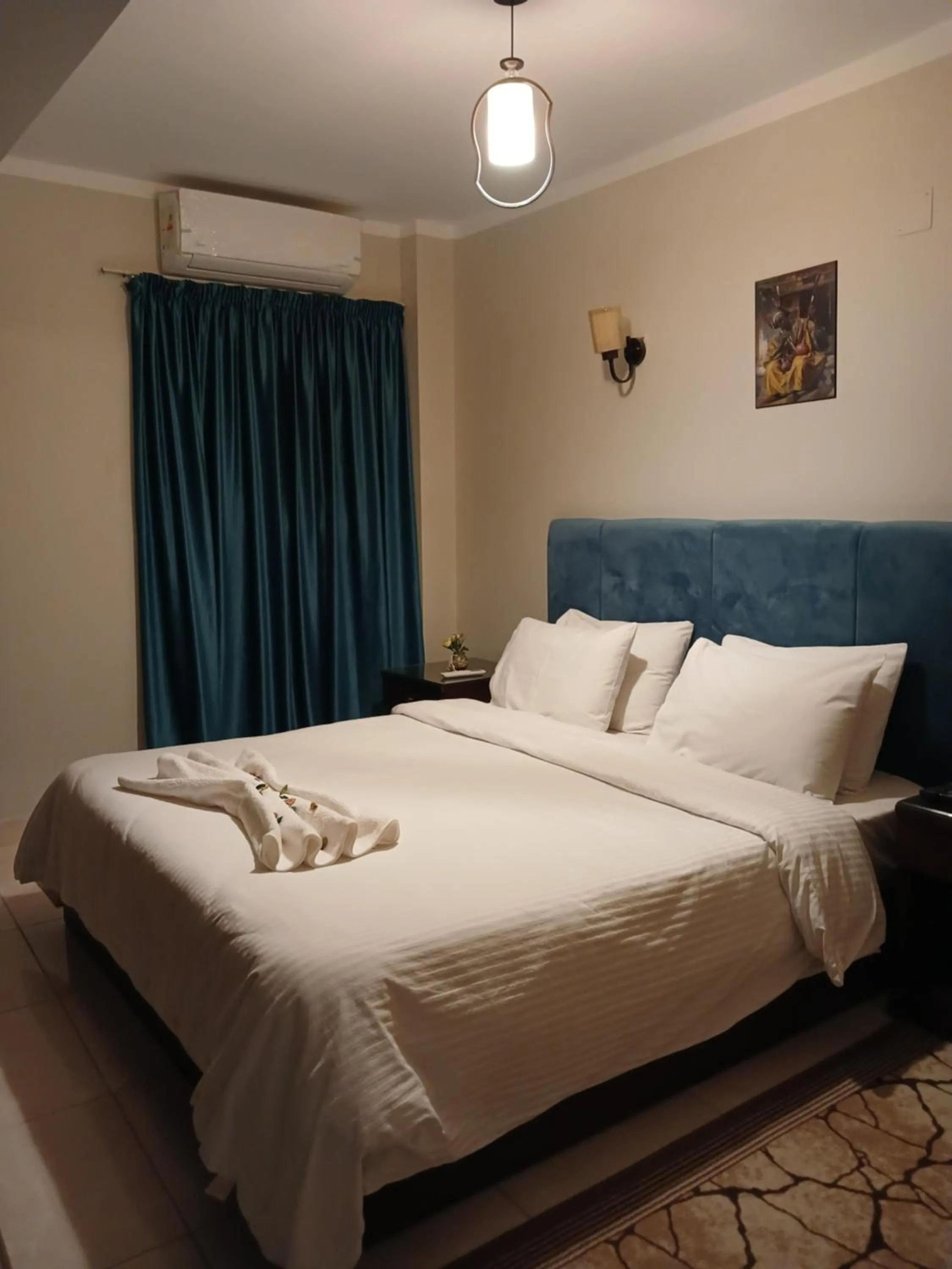 Deluxe Room in Pyramids Way Inn