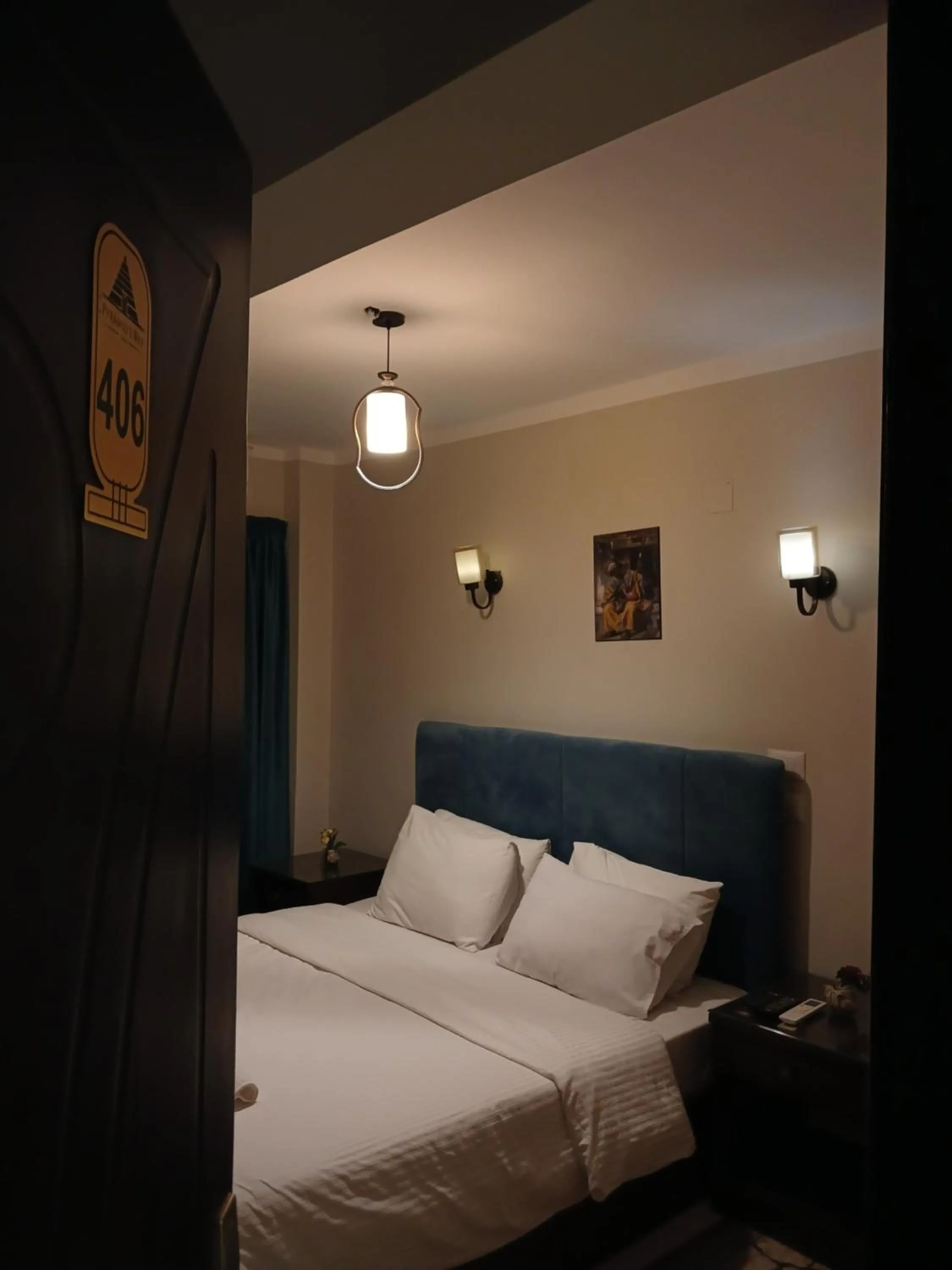 Deluxe Room in Pyramids Way Inn