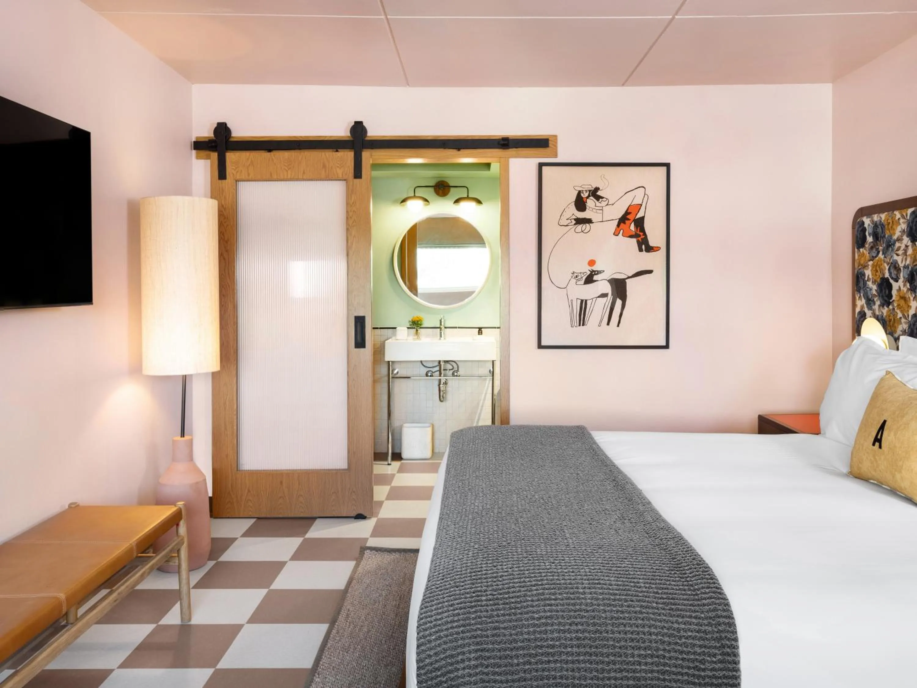 Photo of the whole room, Bed in ARRIVE Albuquerque