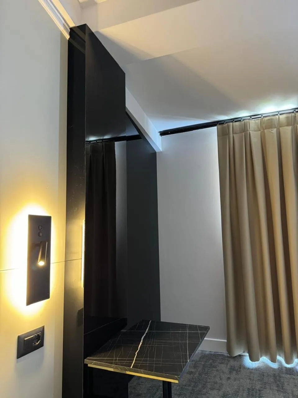 Decorative detail in Hotel Consul