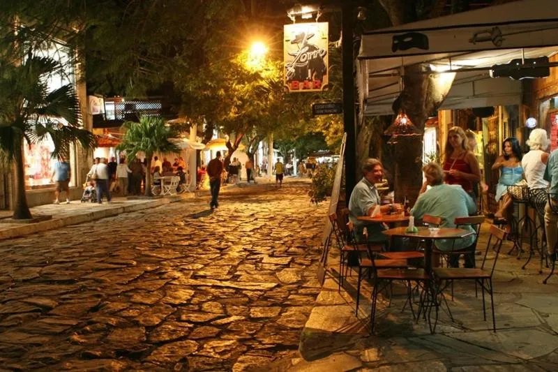 Night in Kitnet no centro de Búzios
