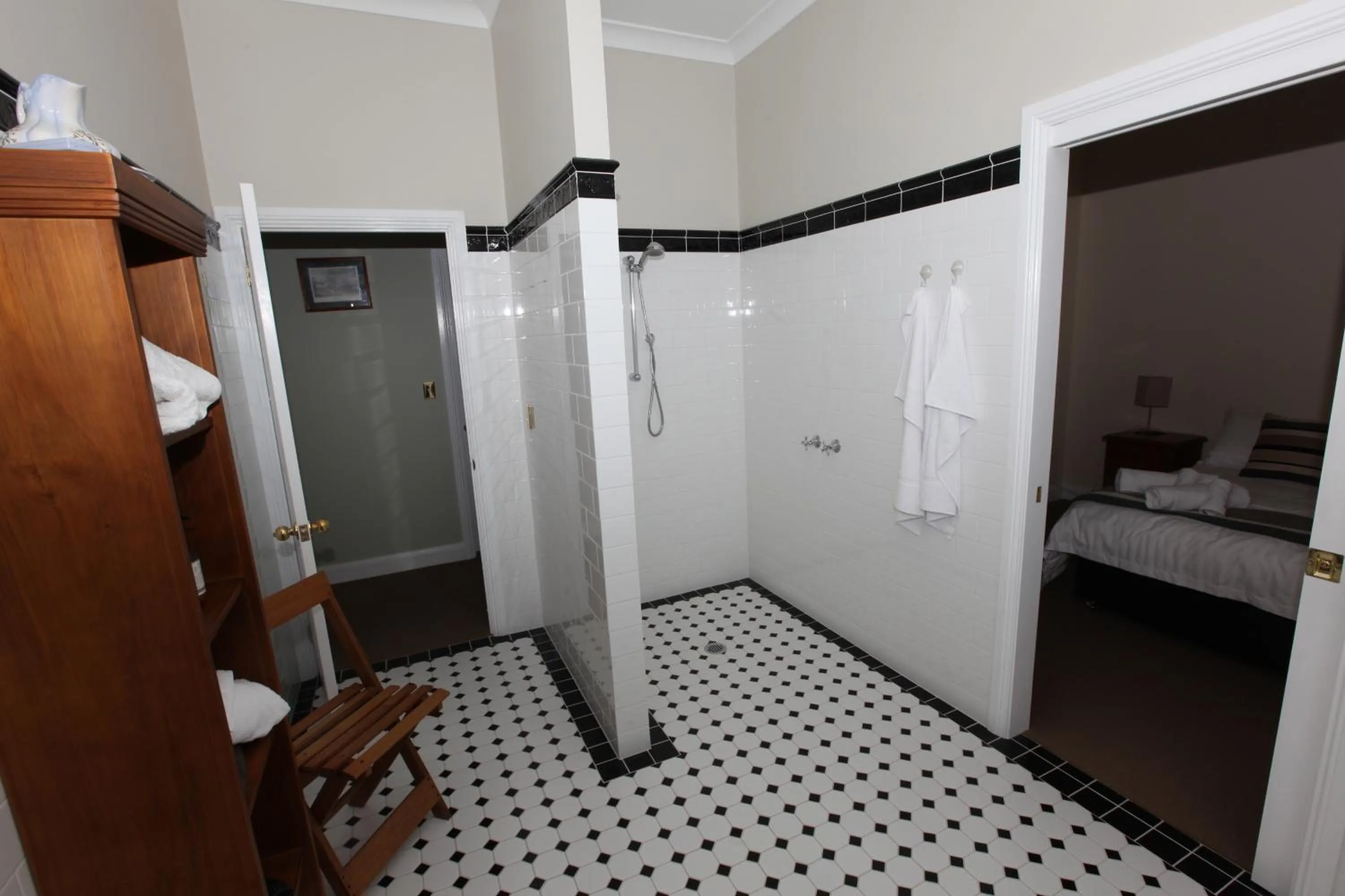 Toilet, Bed in House on the Hill Bed and Breakfast