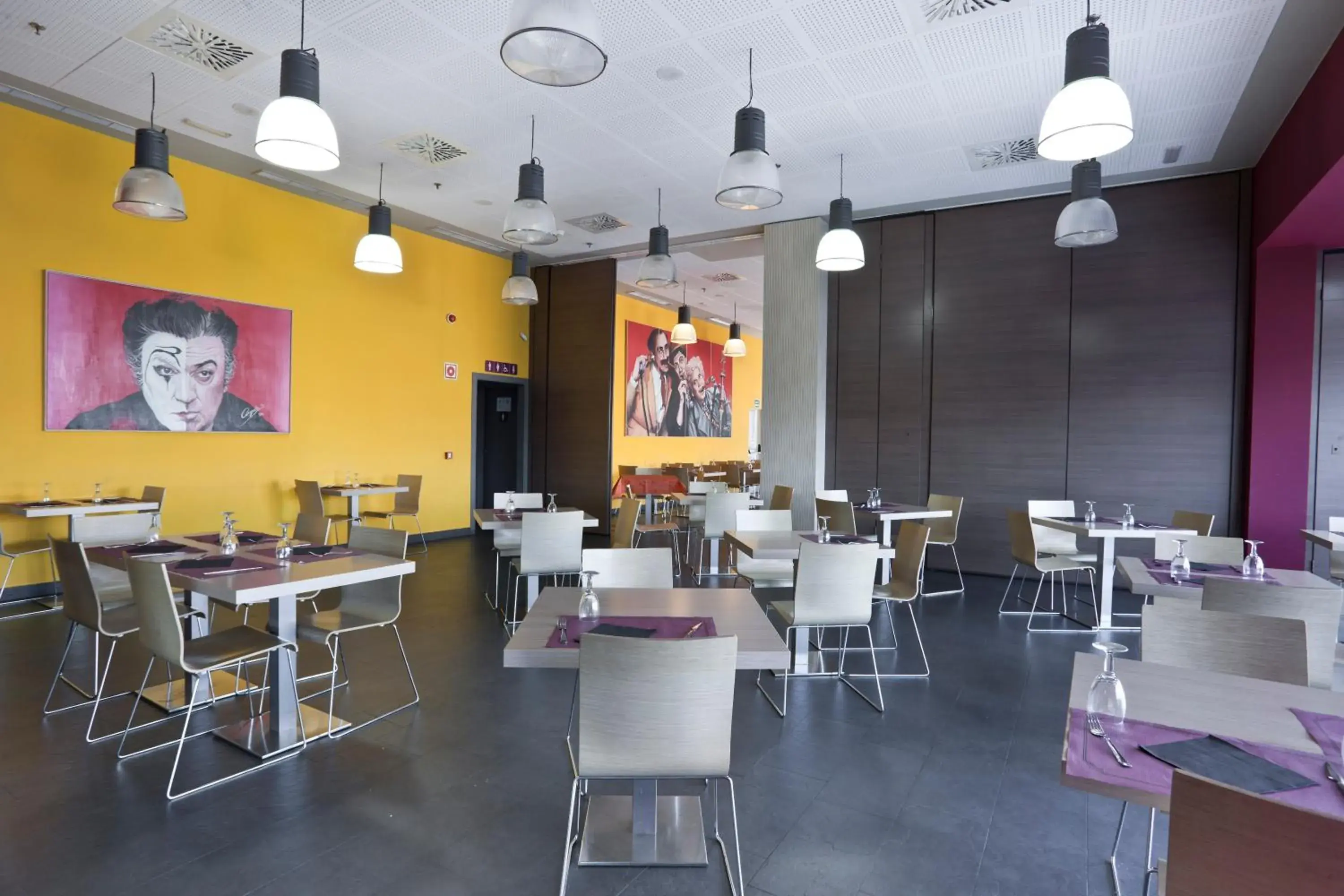 Restaurant/places to eat in Sercotel Plaza Feria Restaurant/places to eat in Sercotel Plaza Feria