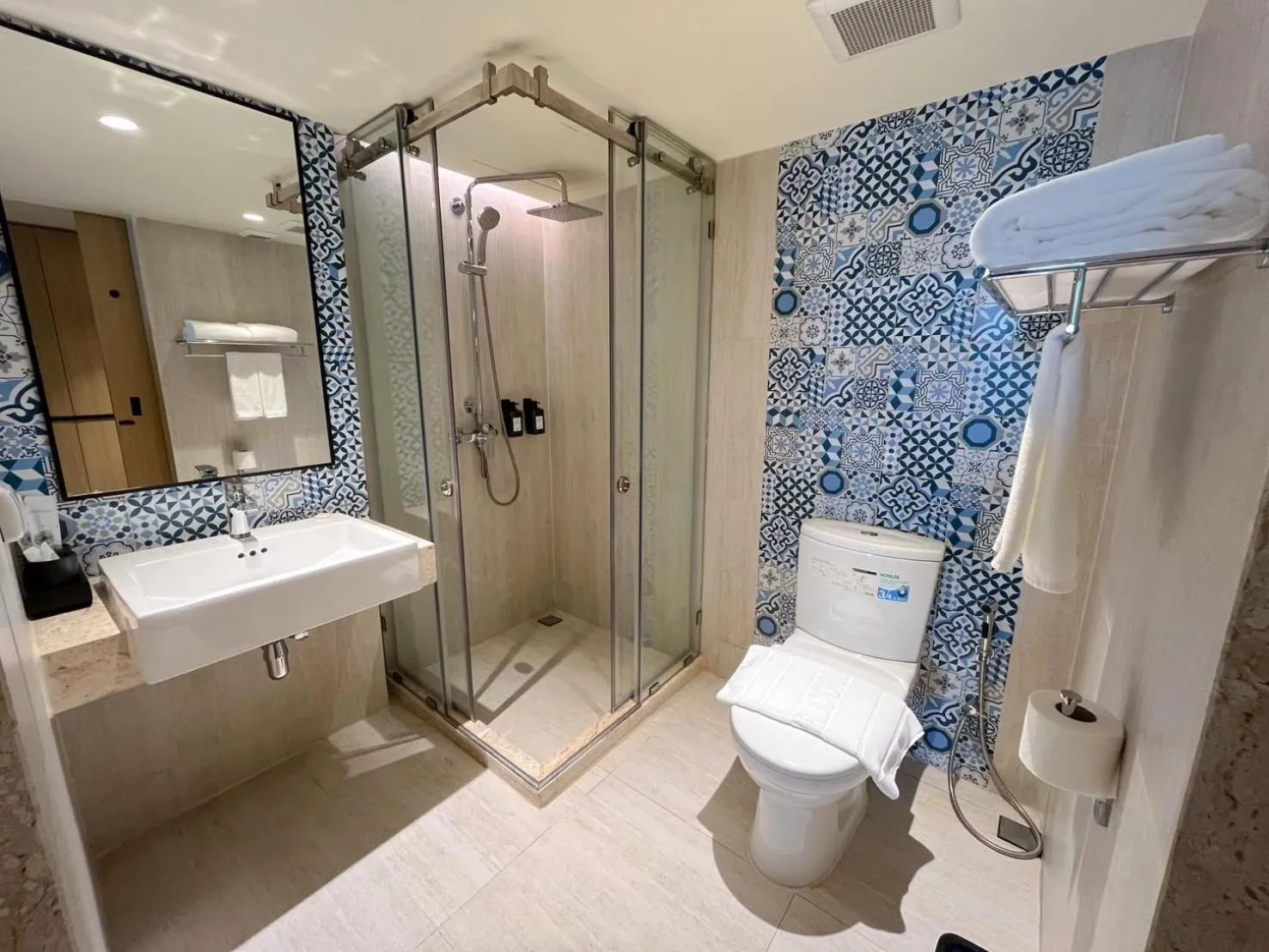 Shower in Kastel Bangkok Hotel