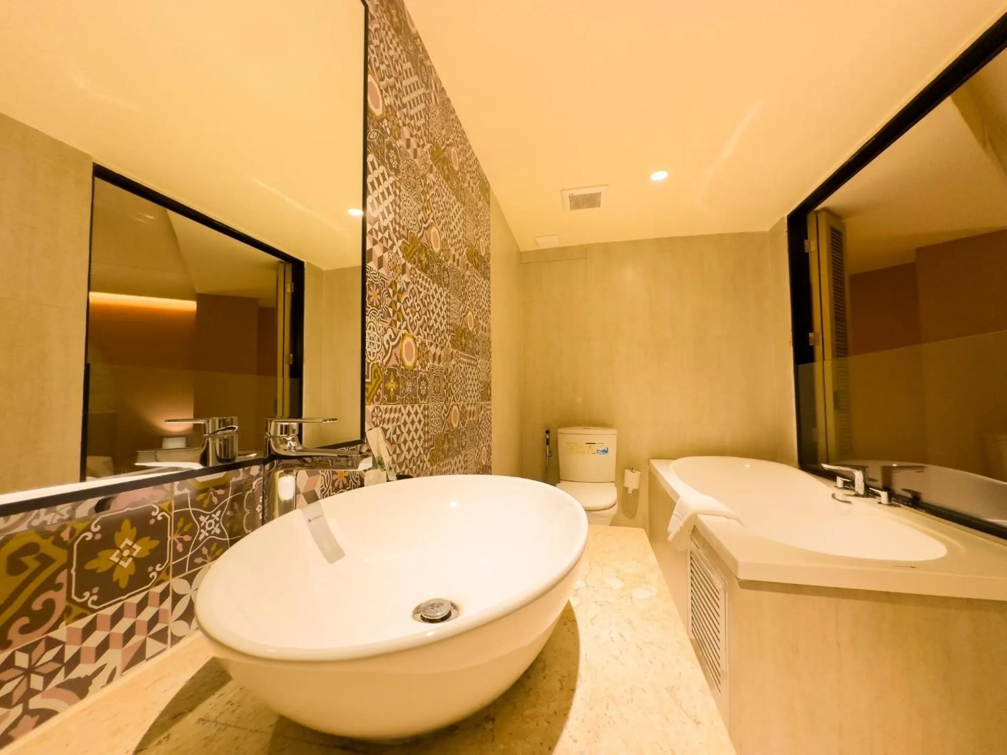 Shower in Kastel Bangkok Hotel