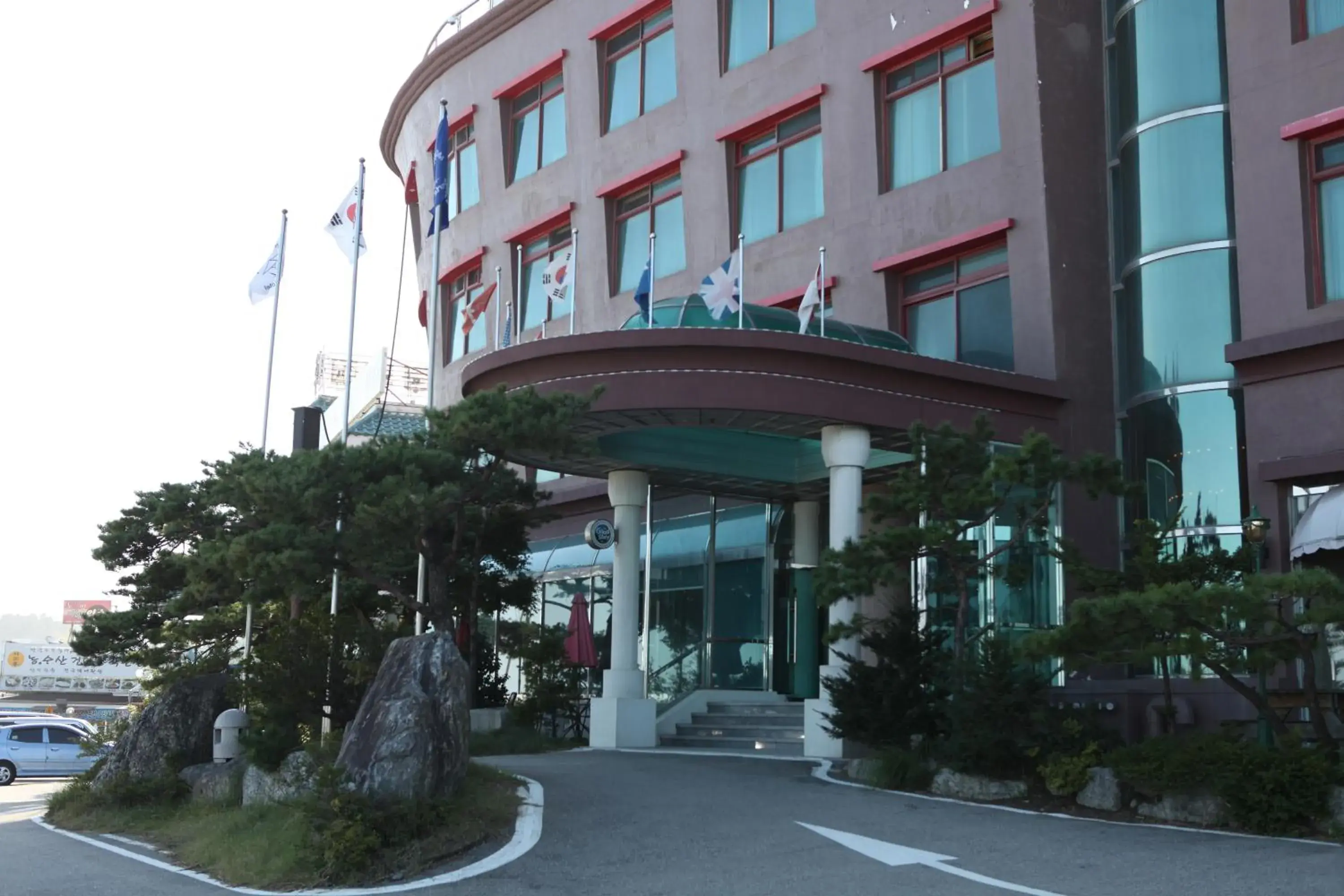 Facade/entrance in Benikea Hotel Mountain & Ocean Daepohang Facade/entrance in Benikea Hotel Mountain & Ocean Daepohang