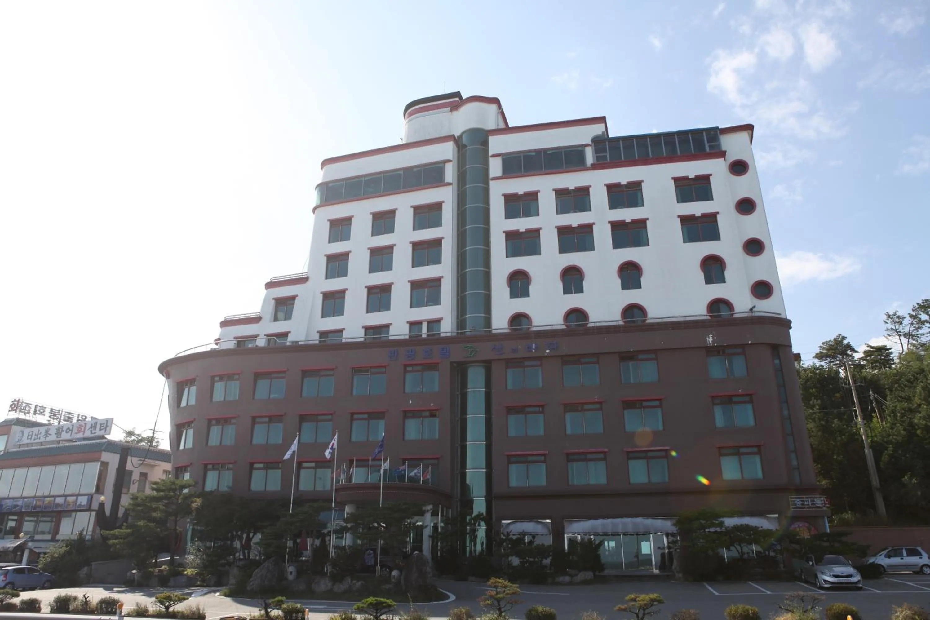 Facade/entrance in Benikea Hotel Mountain & Ocean Daepohang