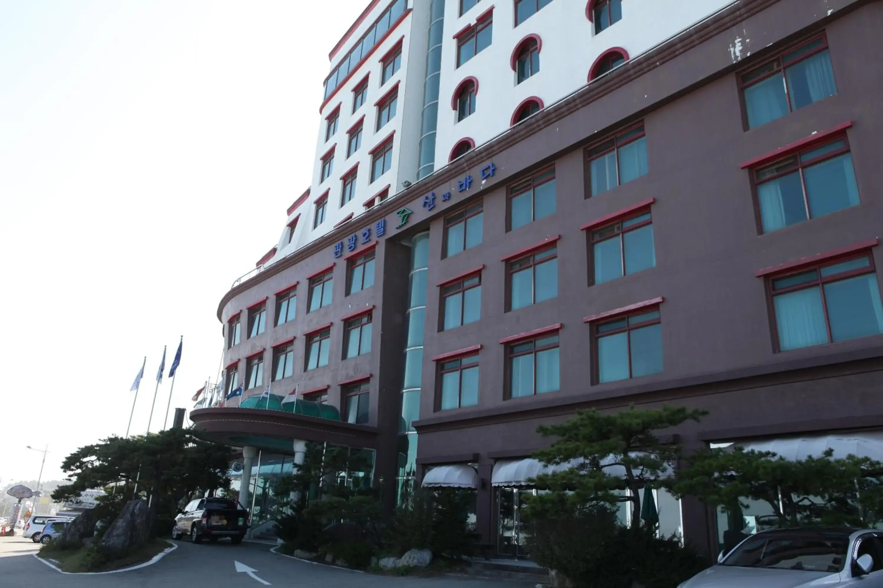 Facade/entrance in Benikea Hotel Mountain & Ocean Daepohang Facade/entrance in Benikea Hotel Mountain & Ocean Daepohang
