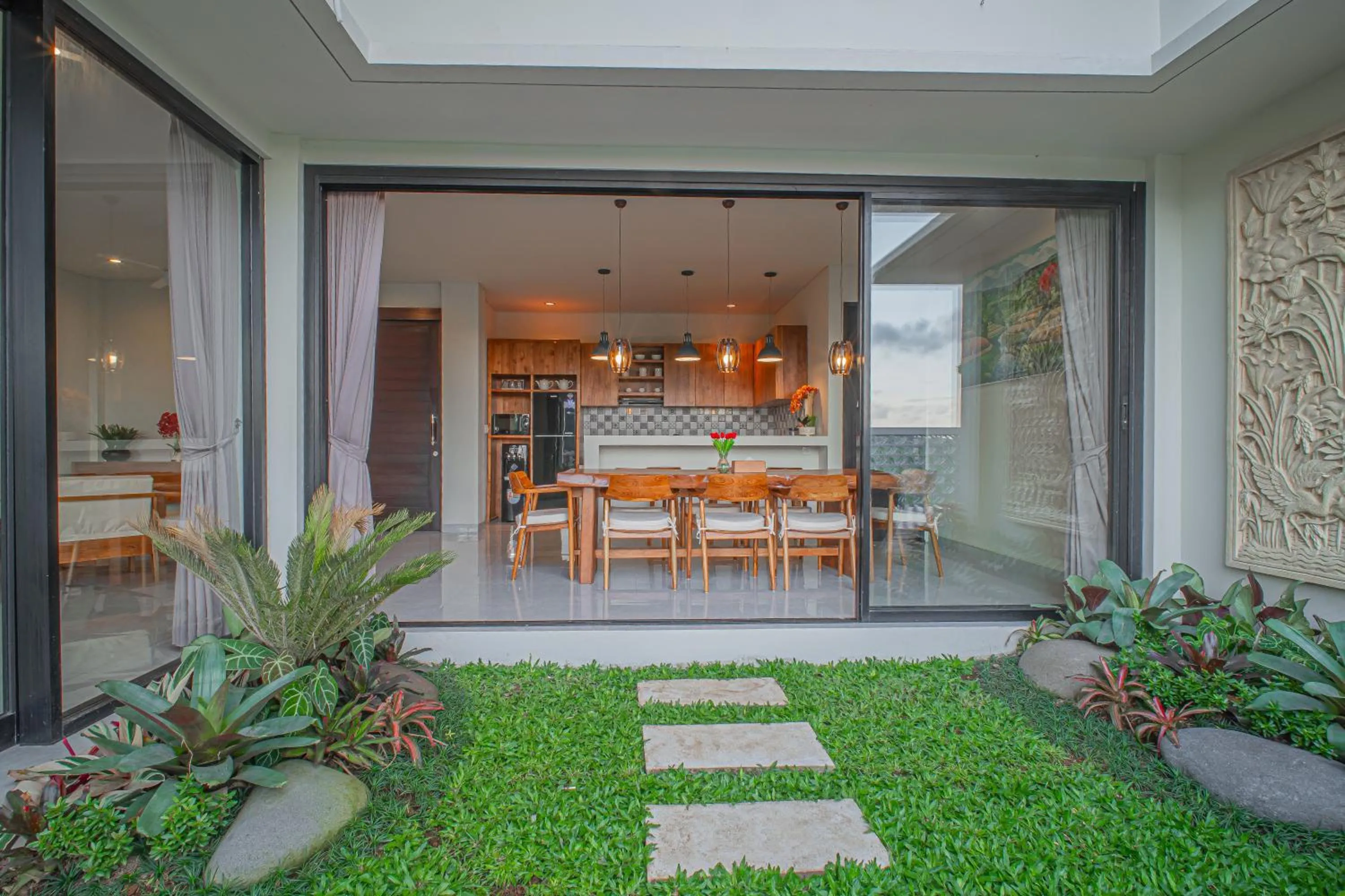 Garden in Mahadewi Sunset Villa