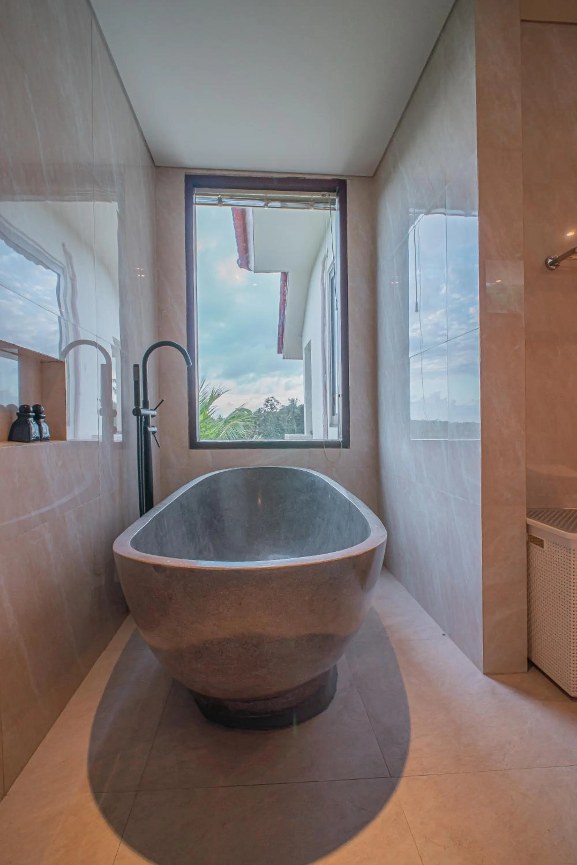 Bath in Mahadewi Sunset Villa