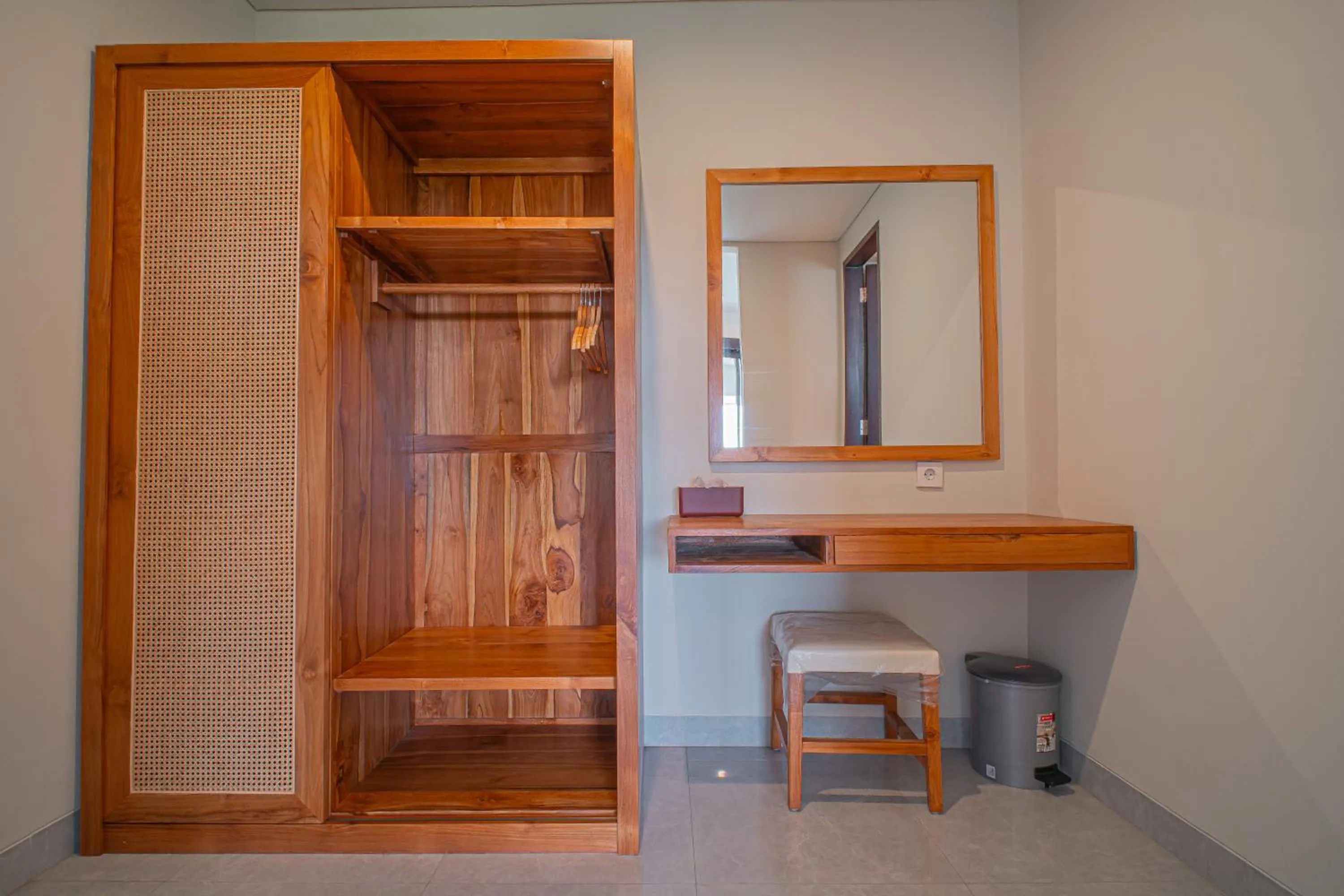 wardrobe in Mahadewi Sunset Villa