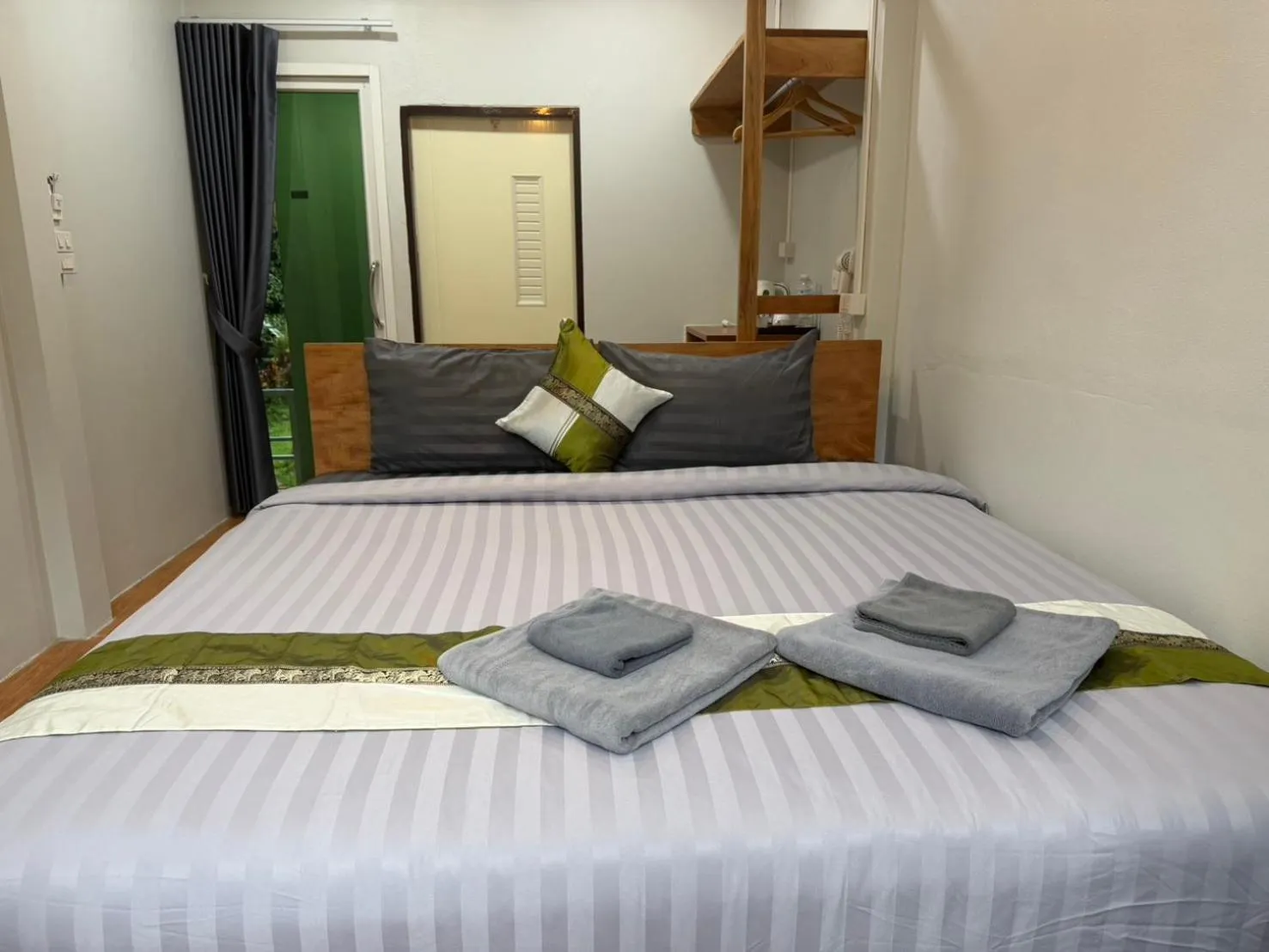 Bedroom, Bed in Khao Sok Jungle Huts Resort