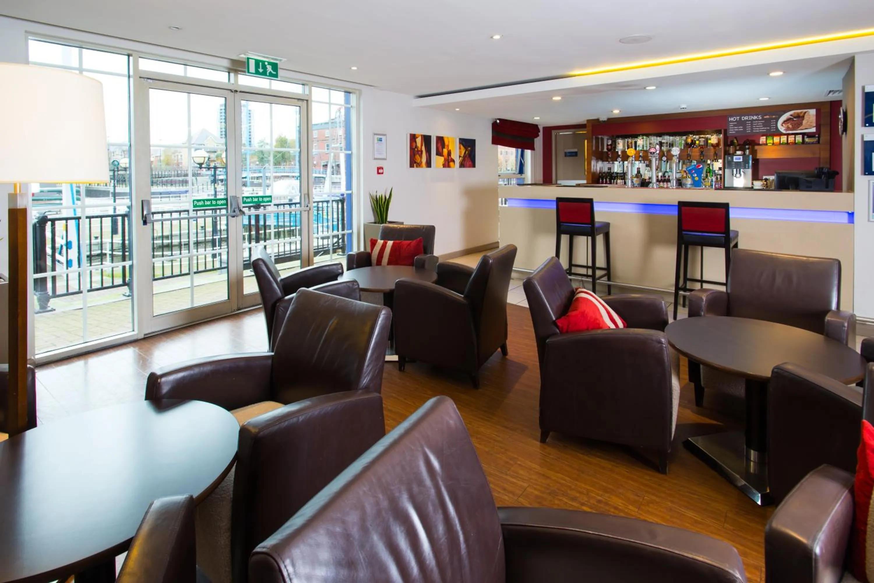 Lobby or reception in Holiday Inn Express Manchester - Salford Quays by IHG