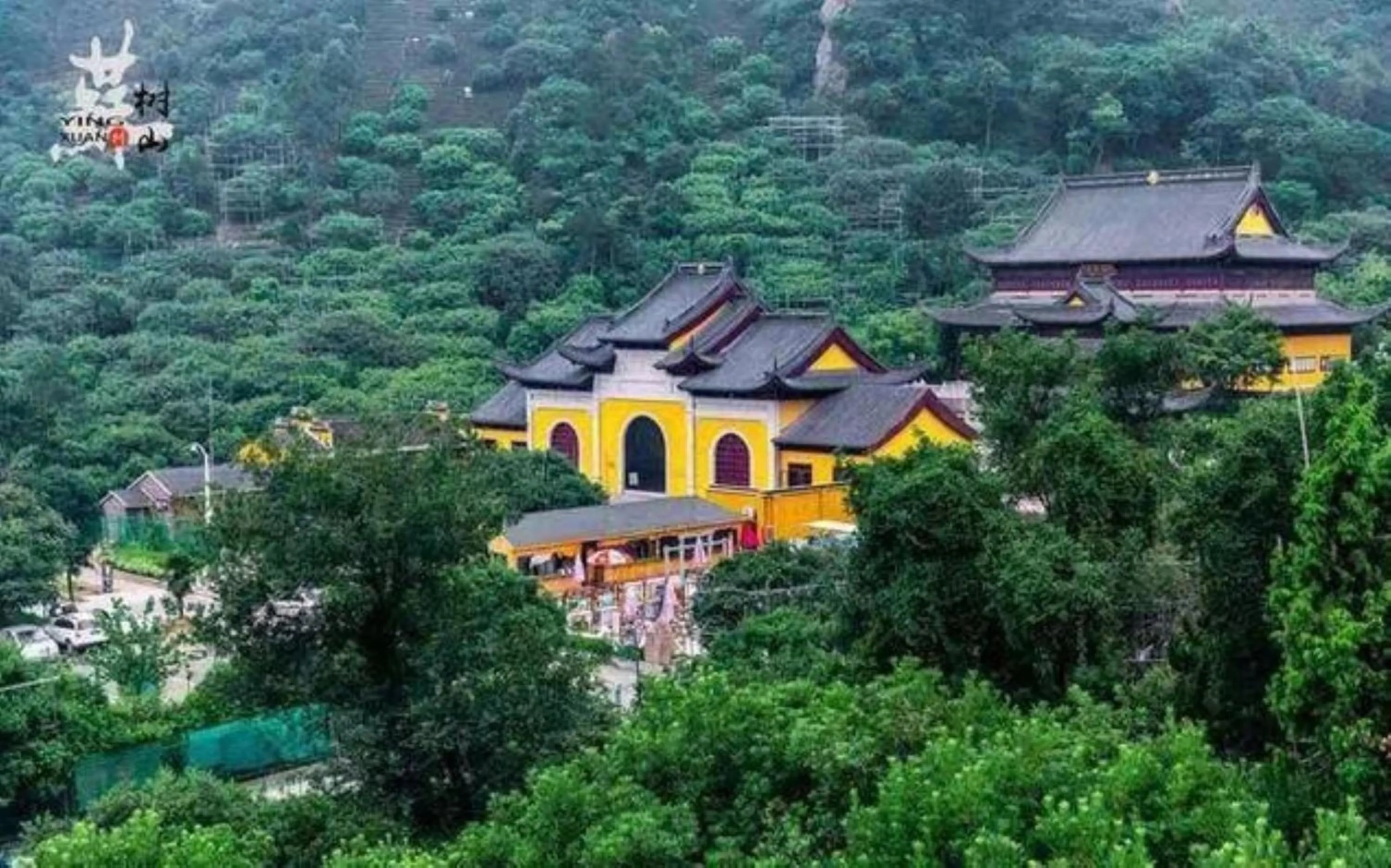 Hiking in Blossom House Suzhou