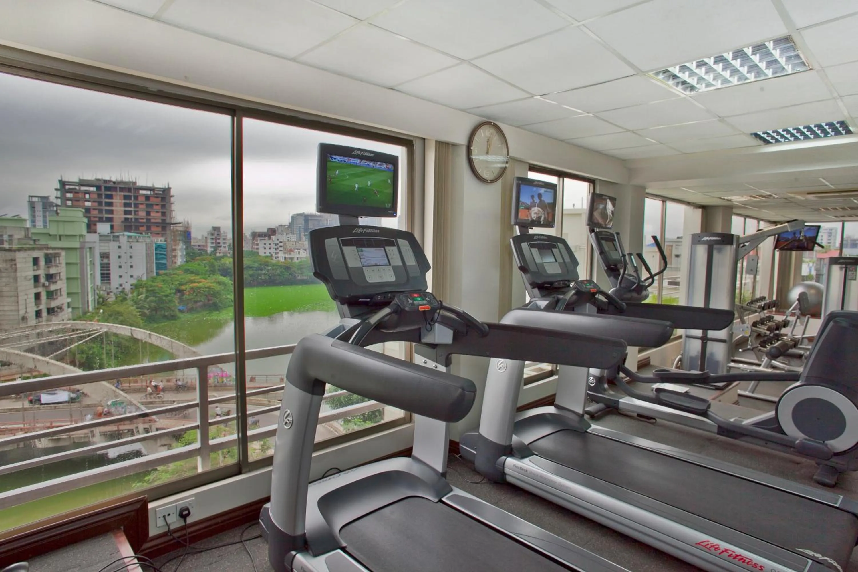 Fitness centre/facilities in Lakeshore Hotel & Apartments