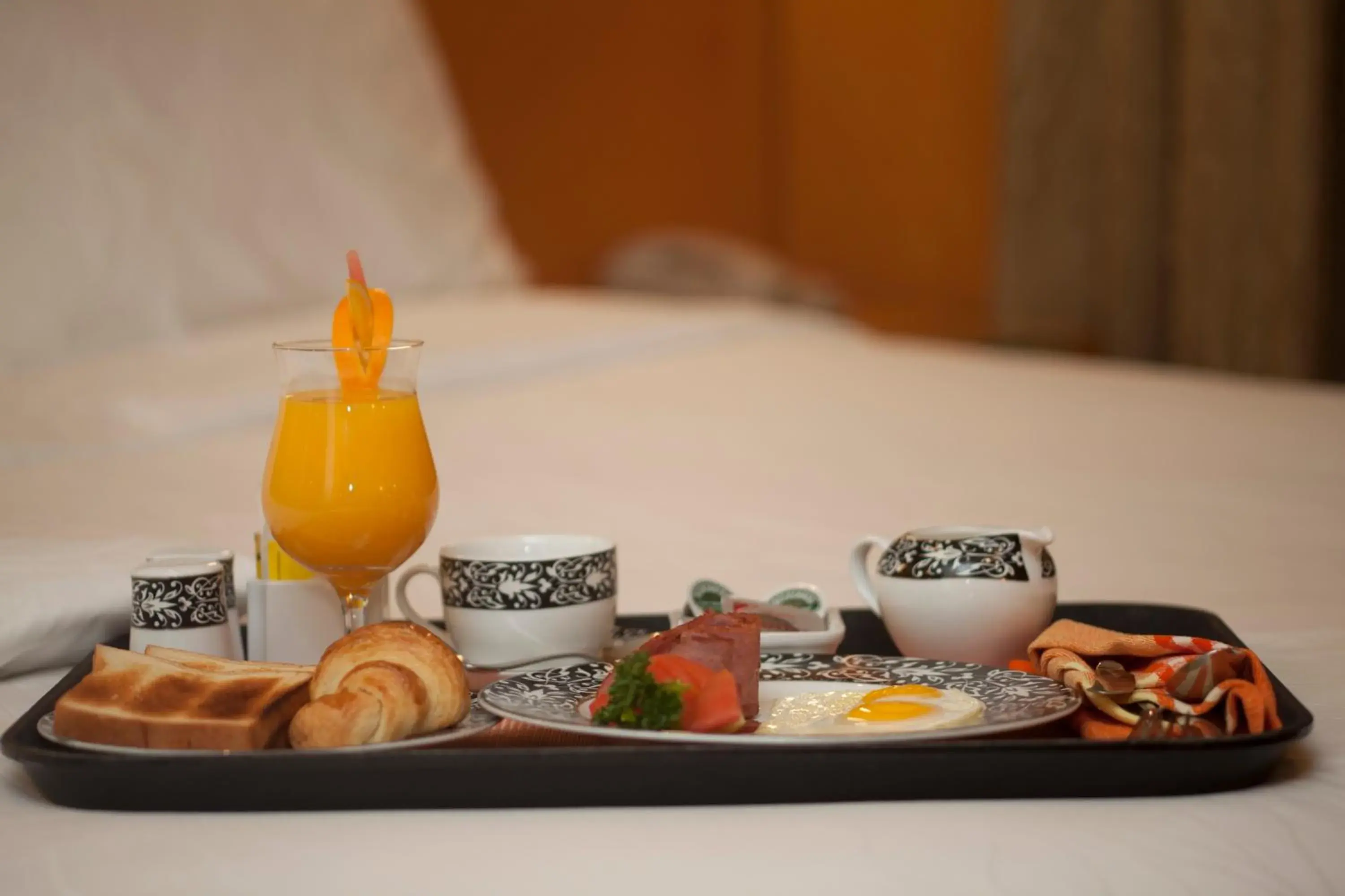 Food and drinks in Lakeshore Hotel & Apartments Food and drinks in Lakeshore Hotel & Apartments