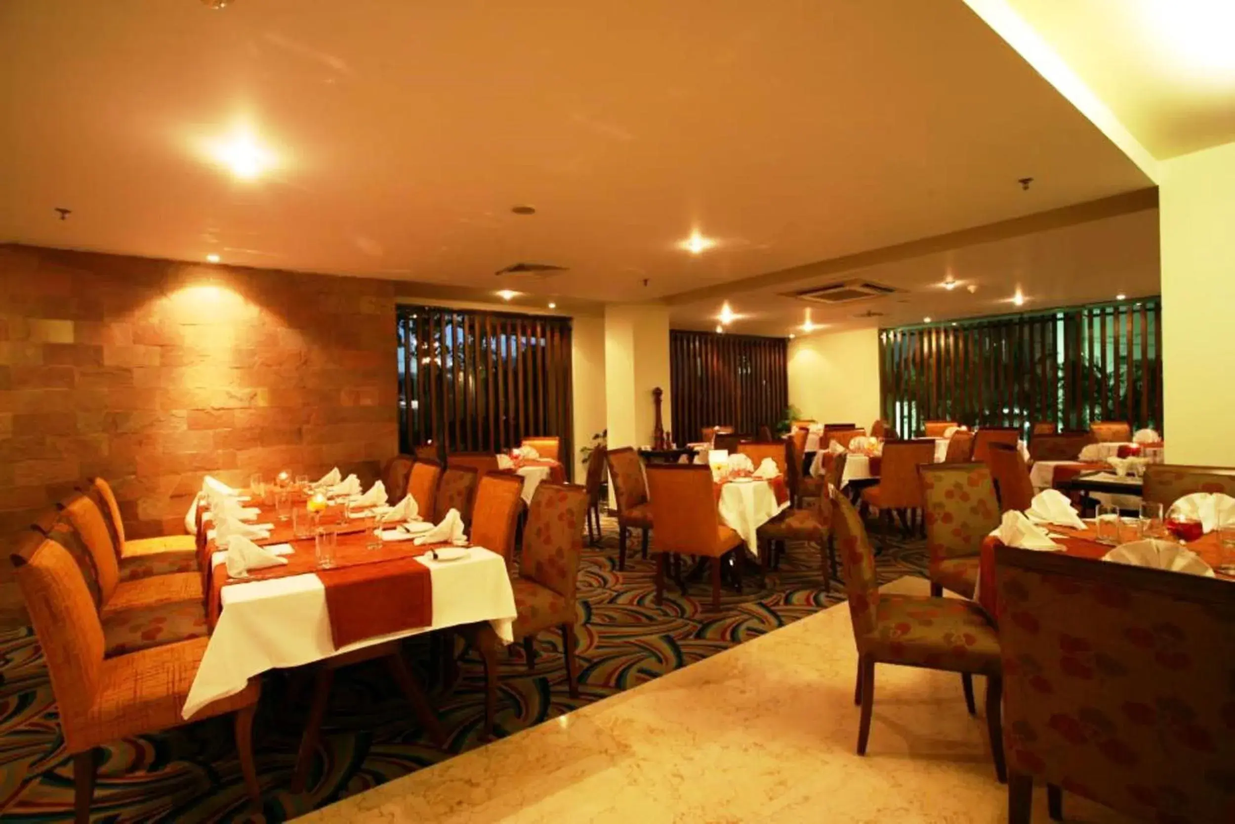 Restaurant/places to eat in Lakeshore Hotel & Apartments Restaurant/places to eat in Lakeshore Hotel & Apartments