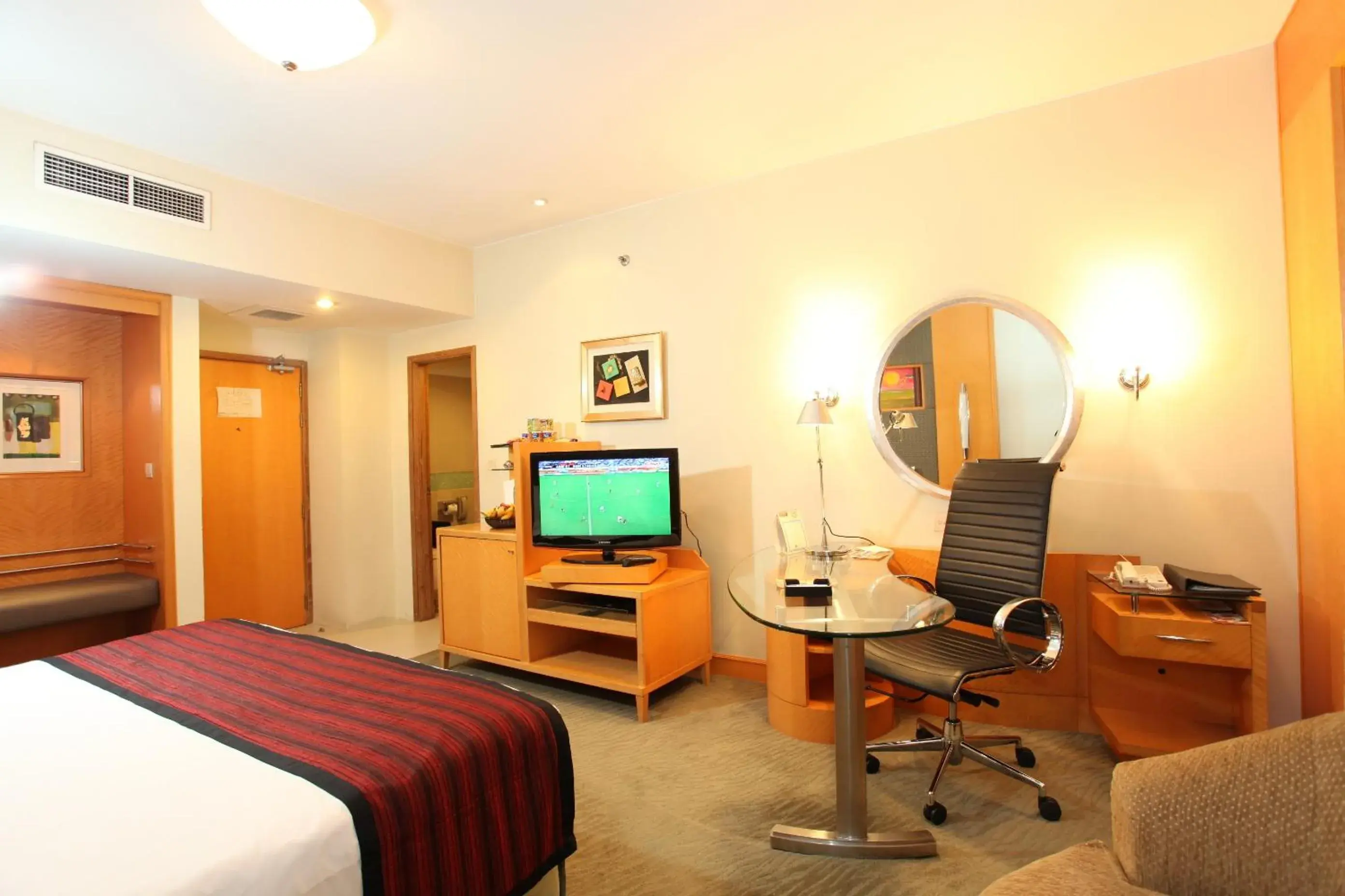 TV and multimedia, Bed in Lakeshore Hotel & Apartments TV and multimedia, Bed in Lakeshore Hotel & Apartments