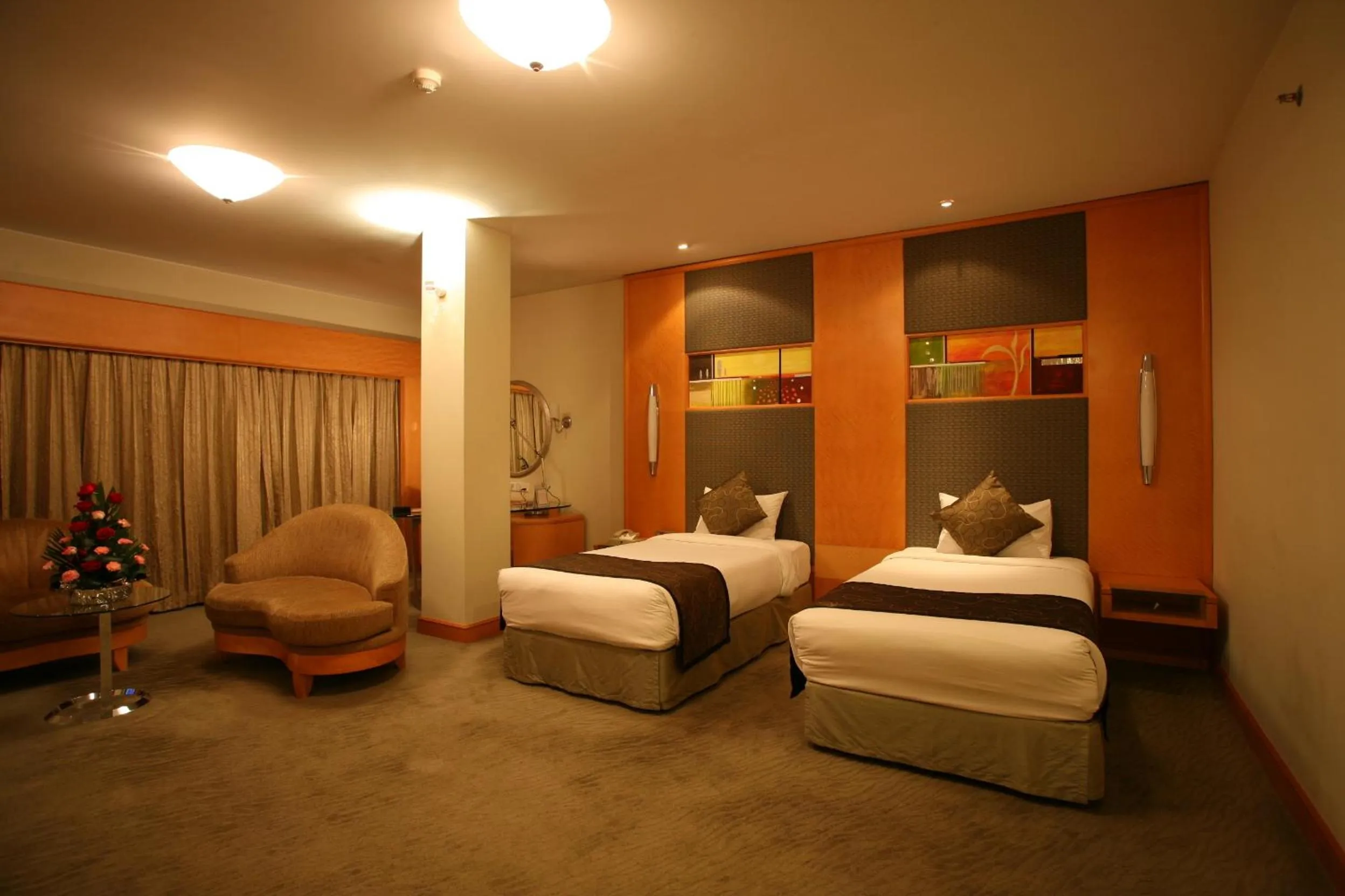 Photo of the whole room, Bed in Lakeshore Hotel & Apartments
