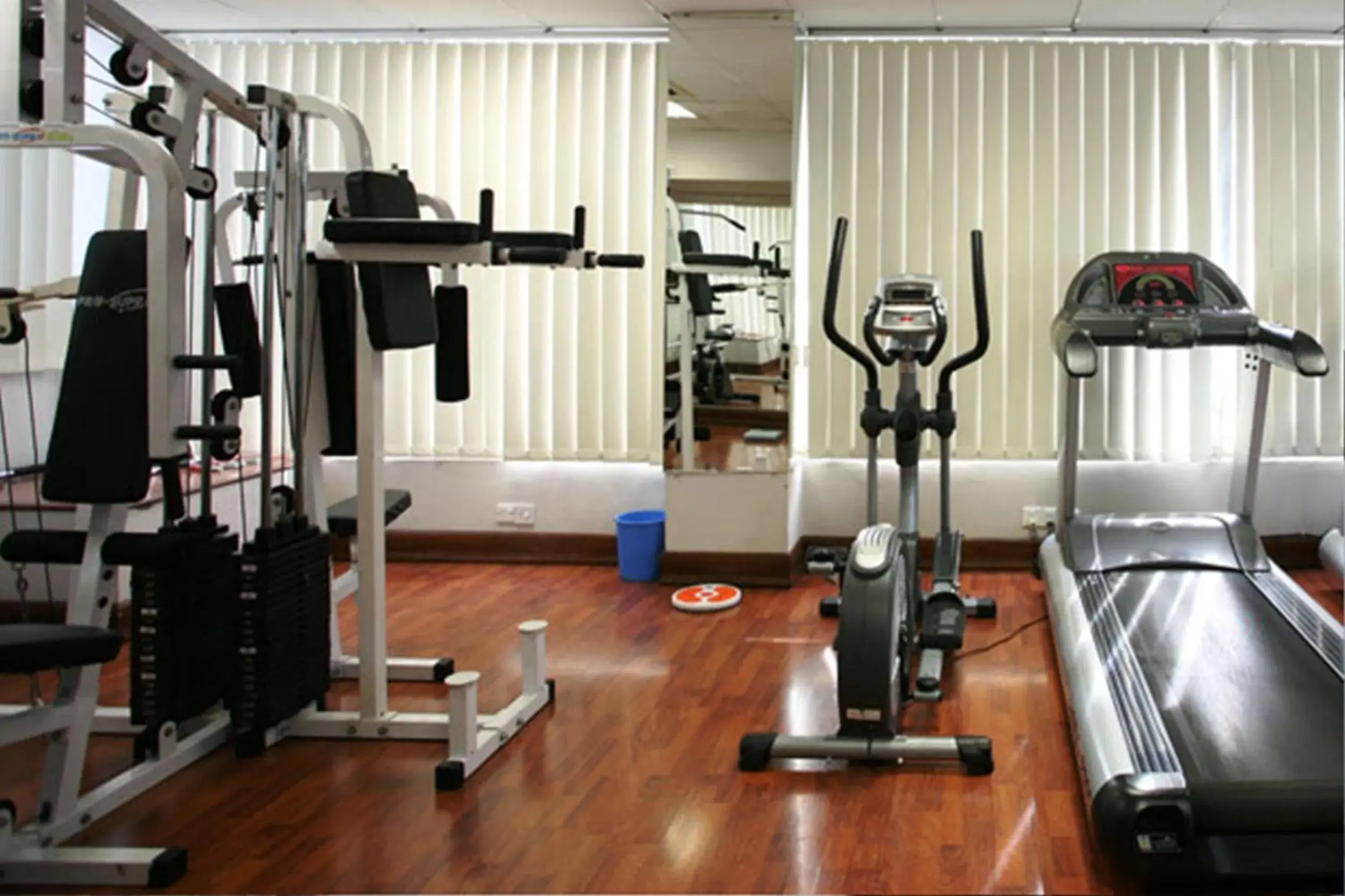 Fitness centre/facilities in Lakeshore Hotel & Apartments Fitness centre/facilities in Lakeshore Hotel & Apartments