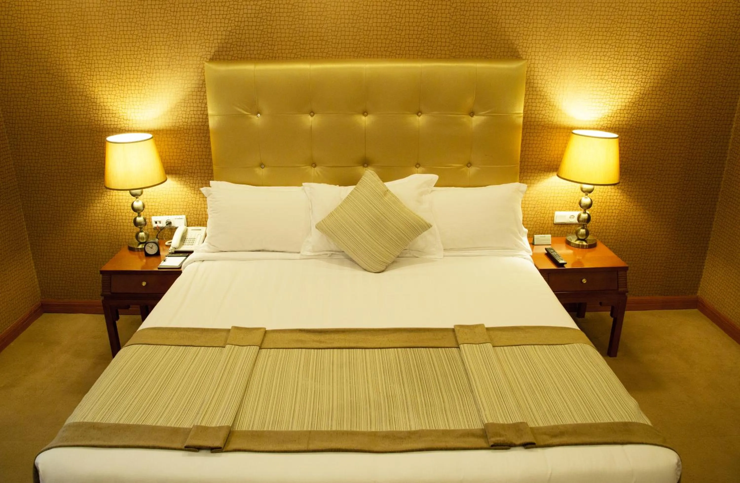 Bedroom, Bed in Jupiter International Hotel - Cazanchis