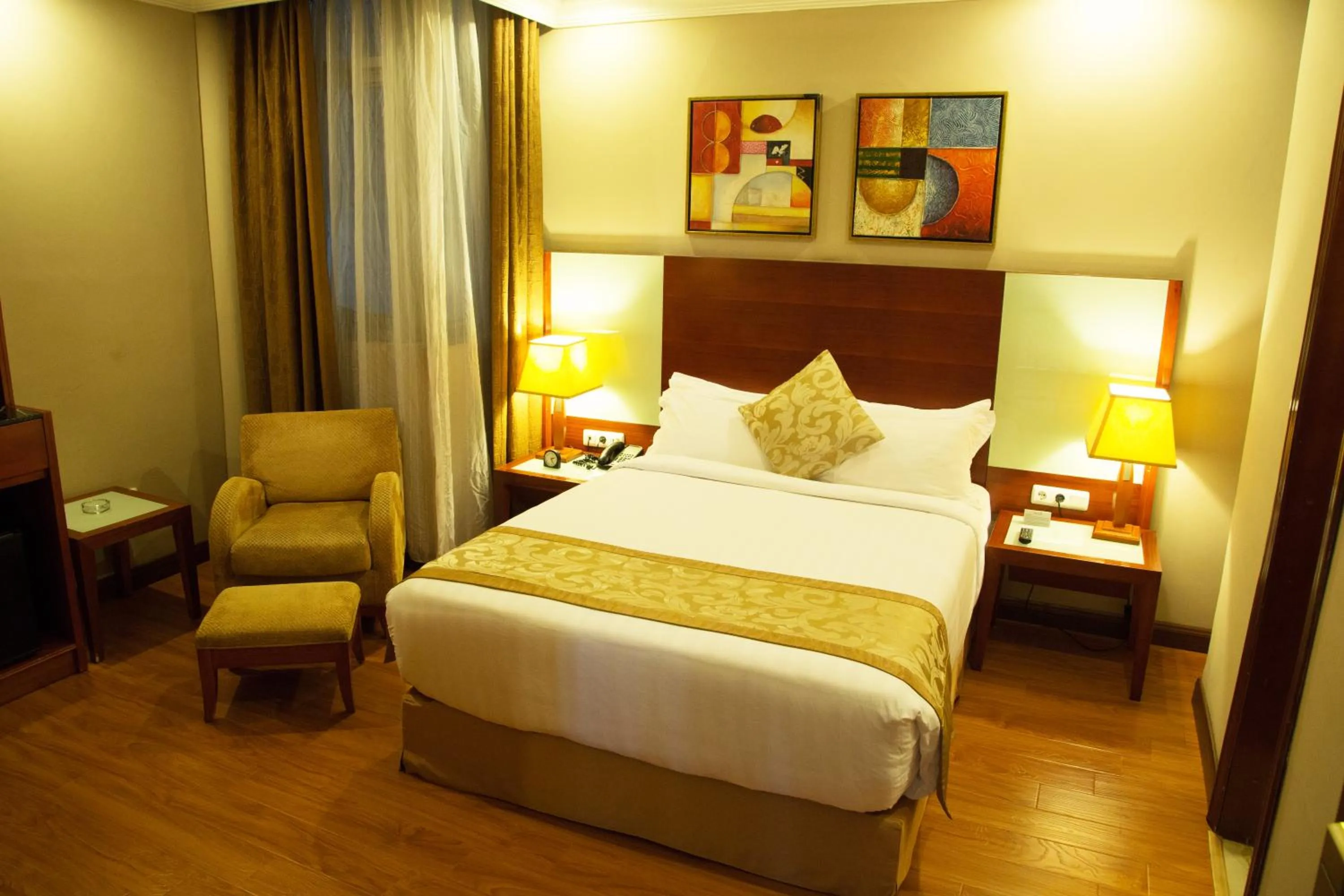 Bedroom, Bed in Jupiter International Hotel - Cazanchis