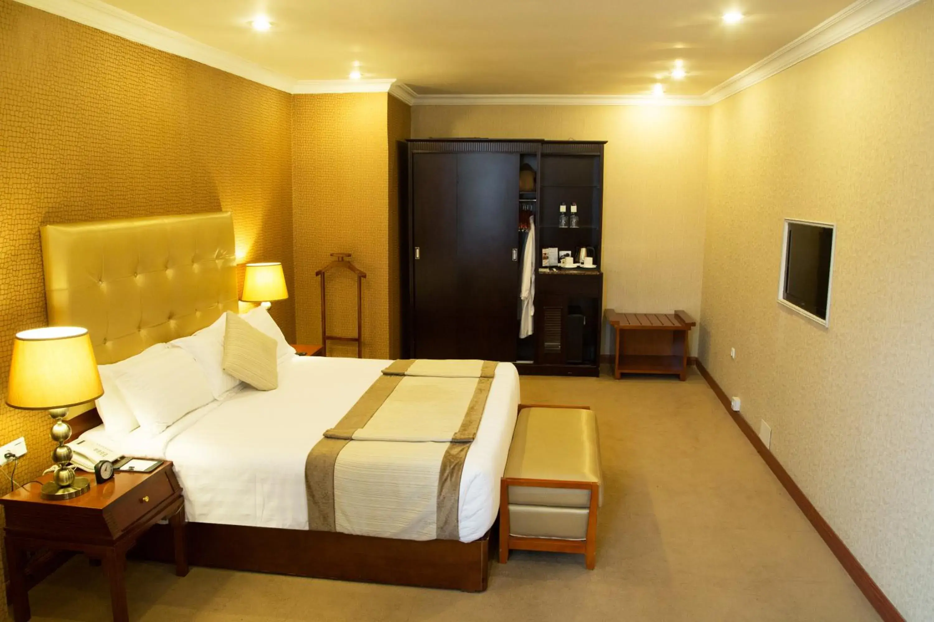 Superior Suite - single occupancy in Jupiter International Hotel - Cazanchis Superior Suite - single occupancy in Jupiter International Hotel - Cazanchis