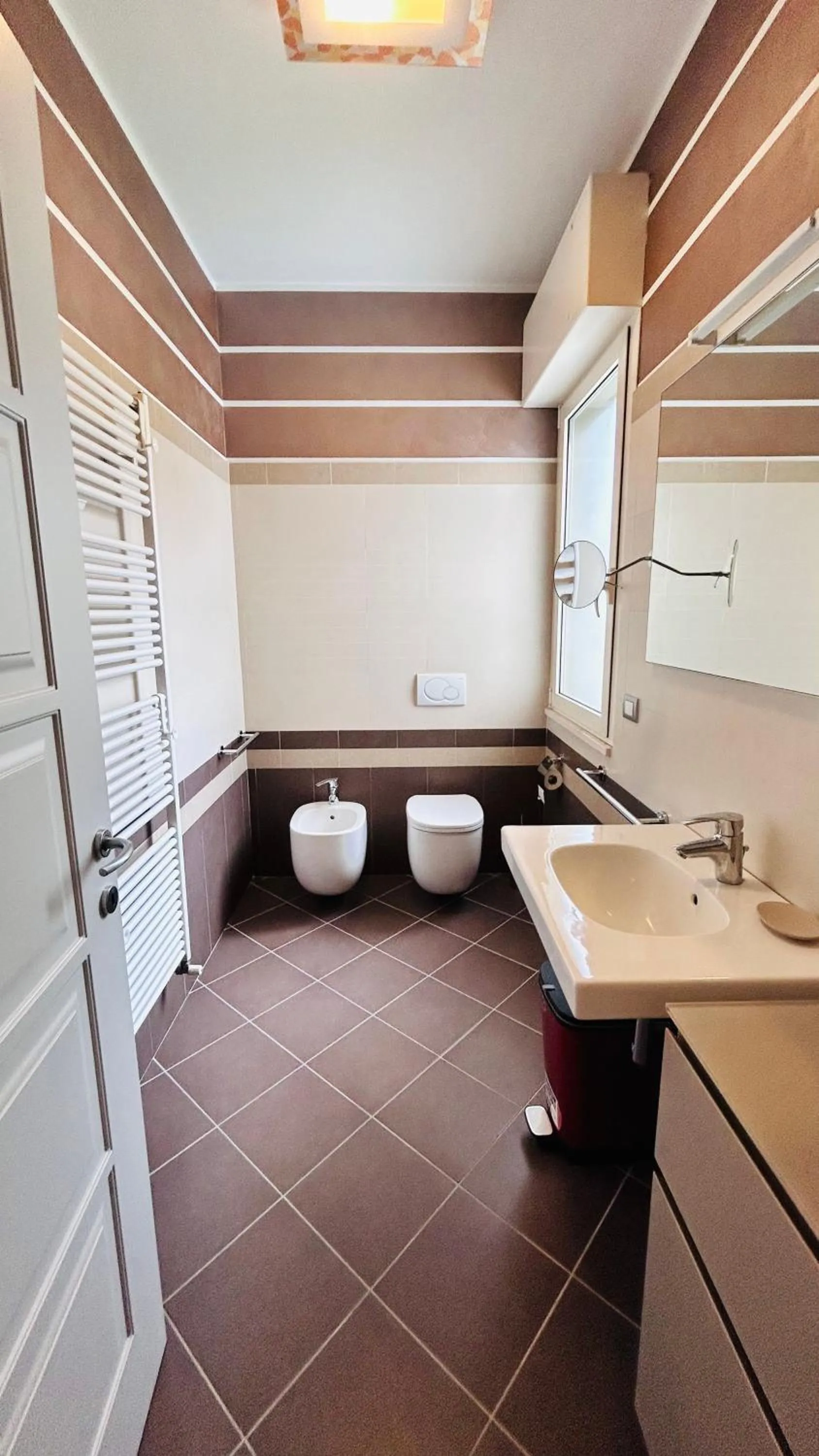 Toilet in Lakeview Verdi Apartment