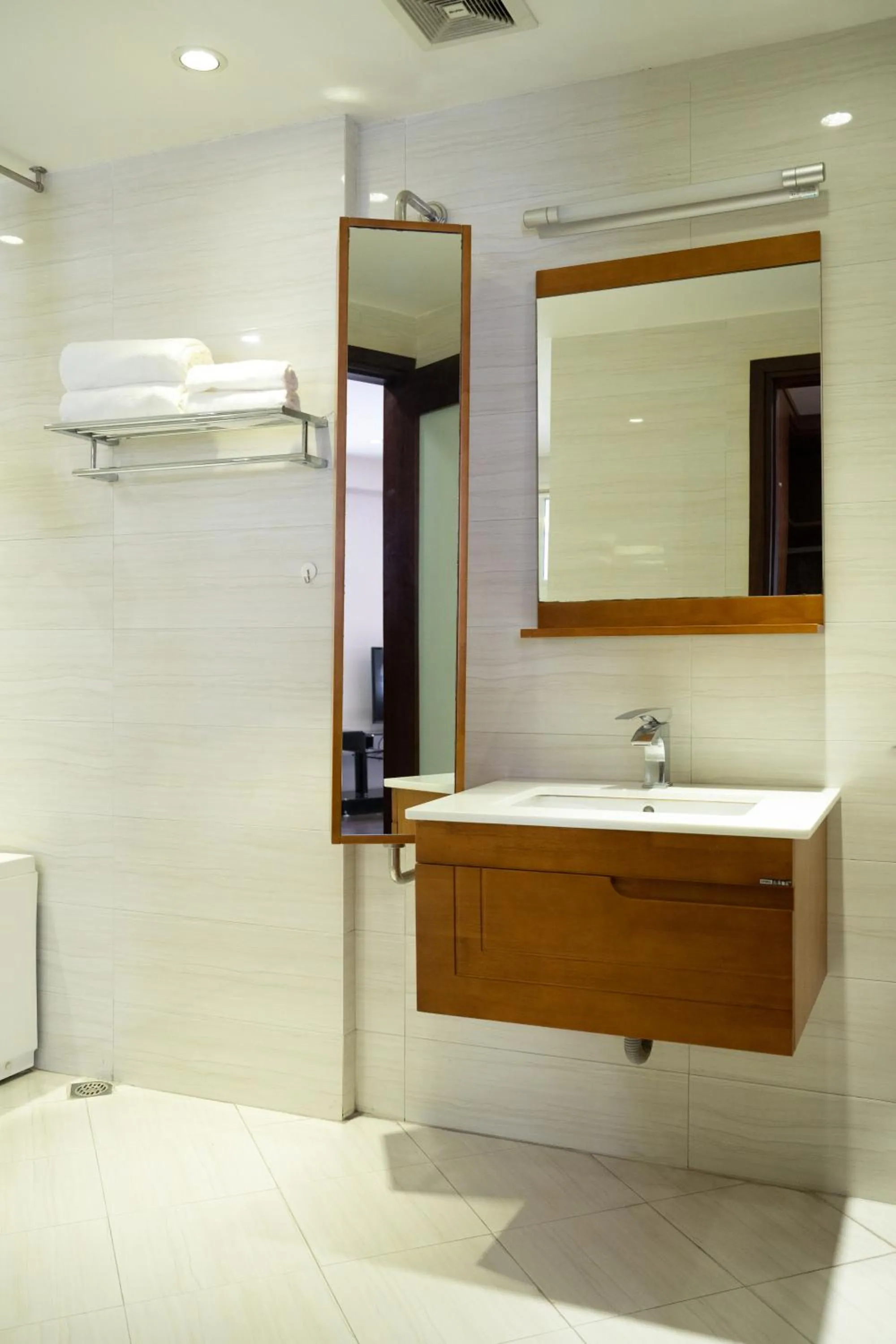 Bathroom in Viet Vuong Building Ha Noi Capital