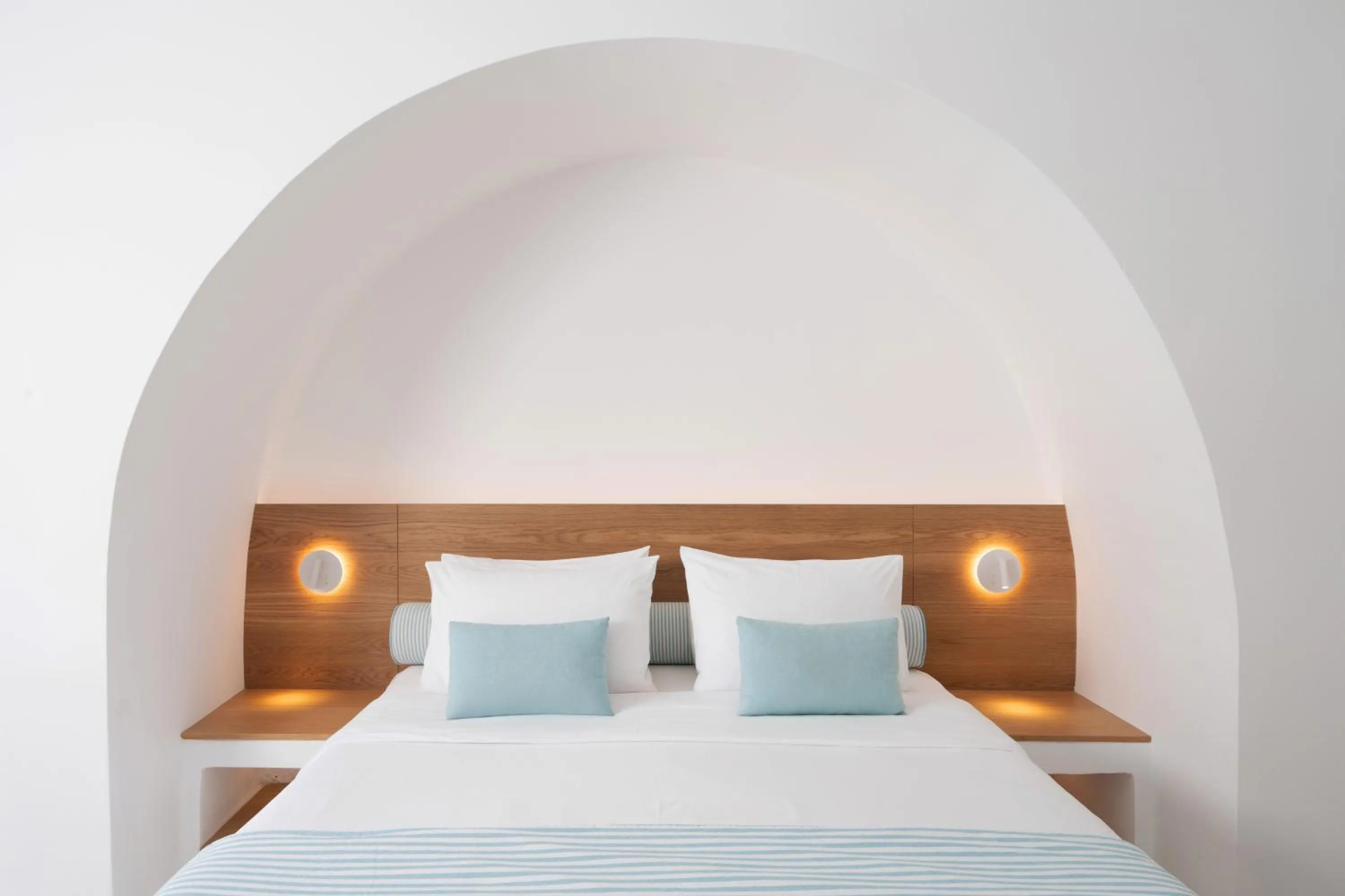 Bed in Santorini Kastelli Resort