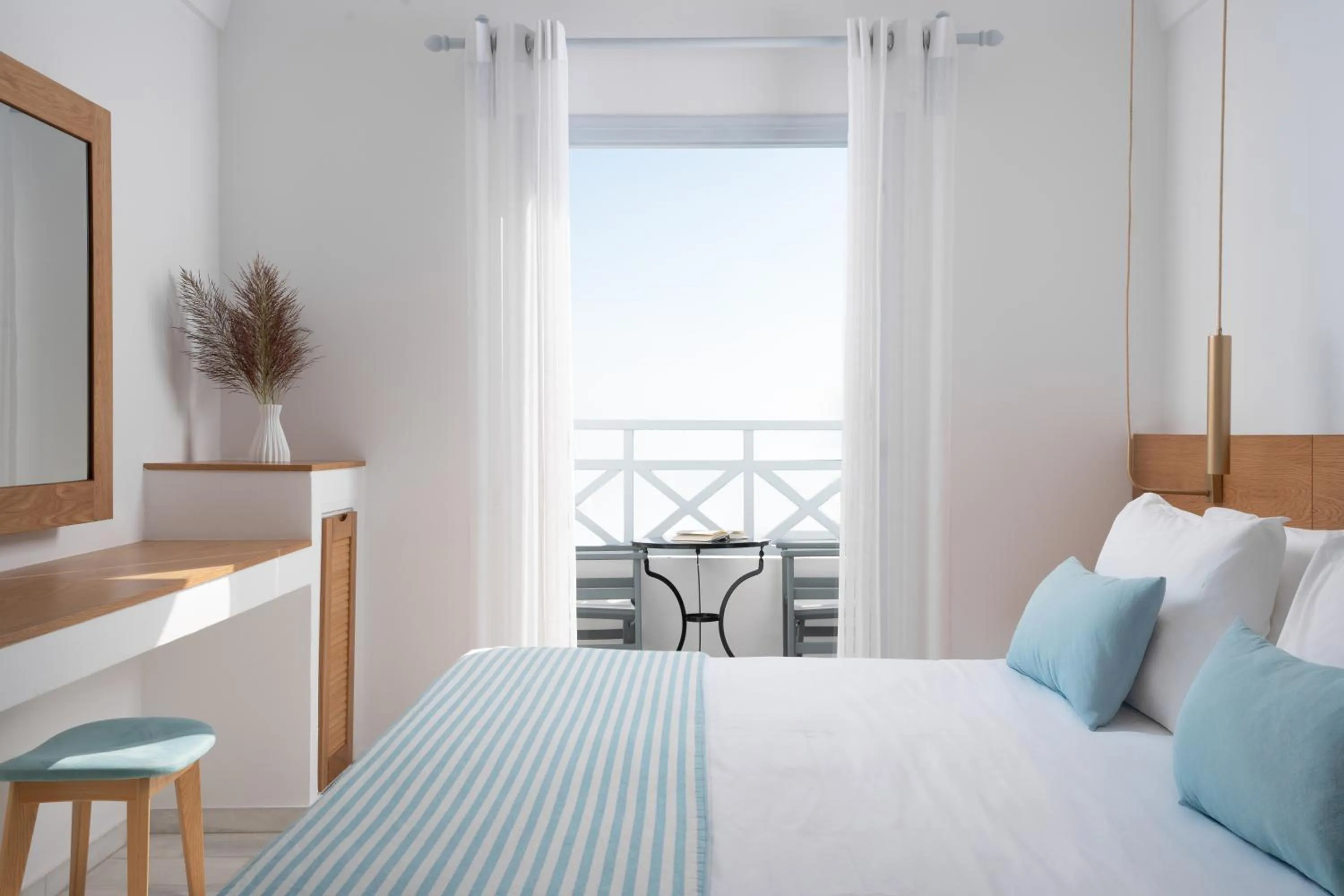 Bed in Santorini Kastelli Resort