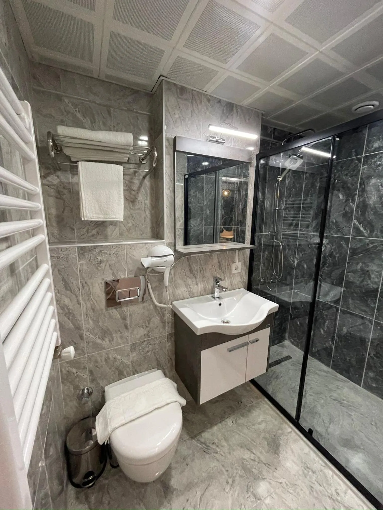 Shower in Fabesco Suite