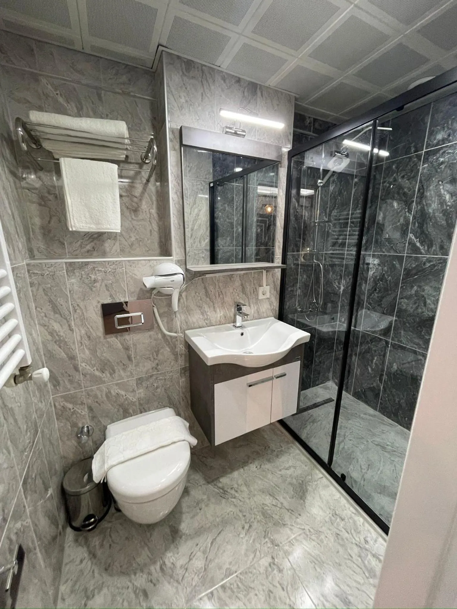 Shower in Fabesco Suite