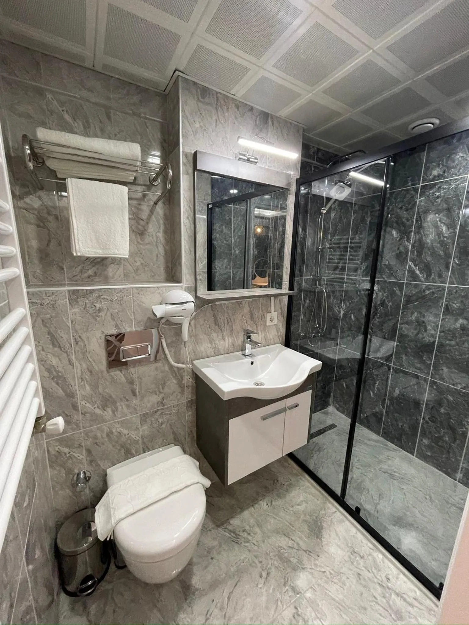 Shower in Fabesco Suite