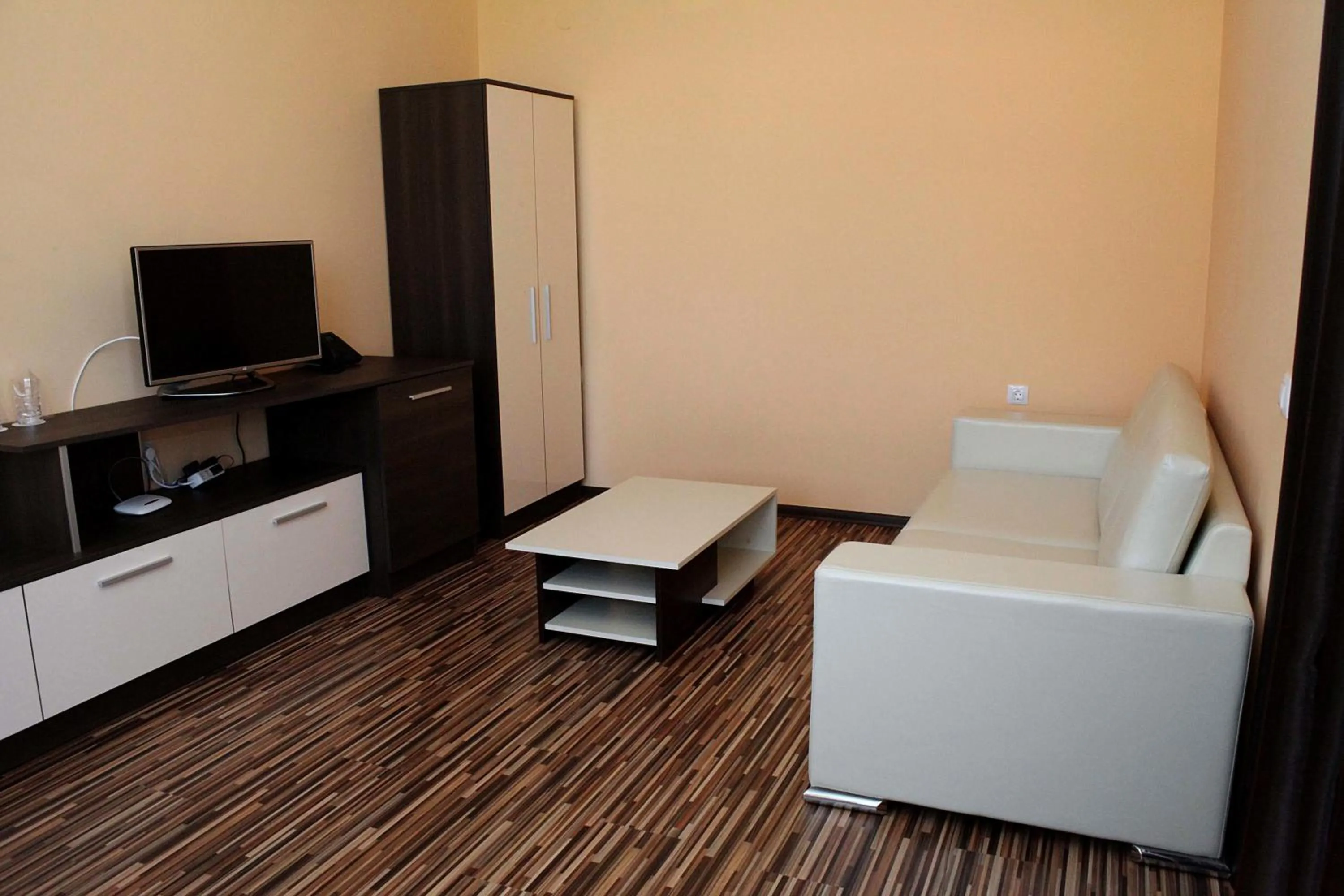 One-Bedroom Suite (2 Adults+2 Children) in Incanto Family Hotel