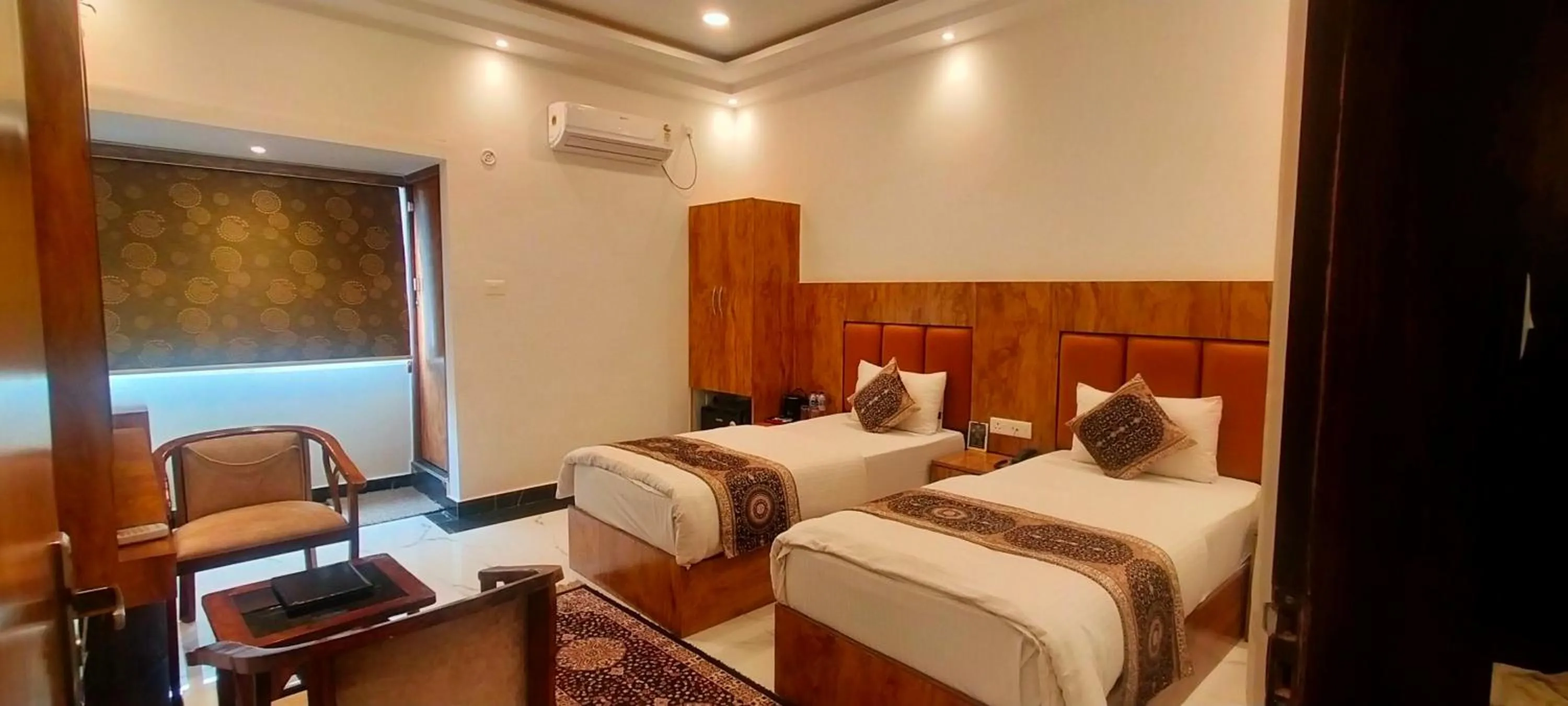 Superior Twin Room in Hotel Varuna Grand