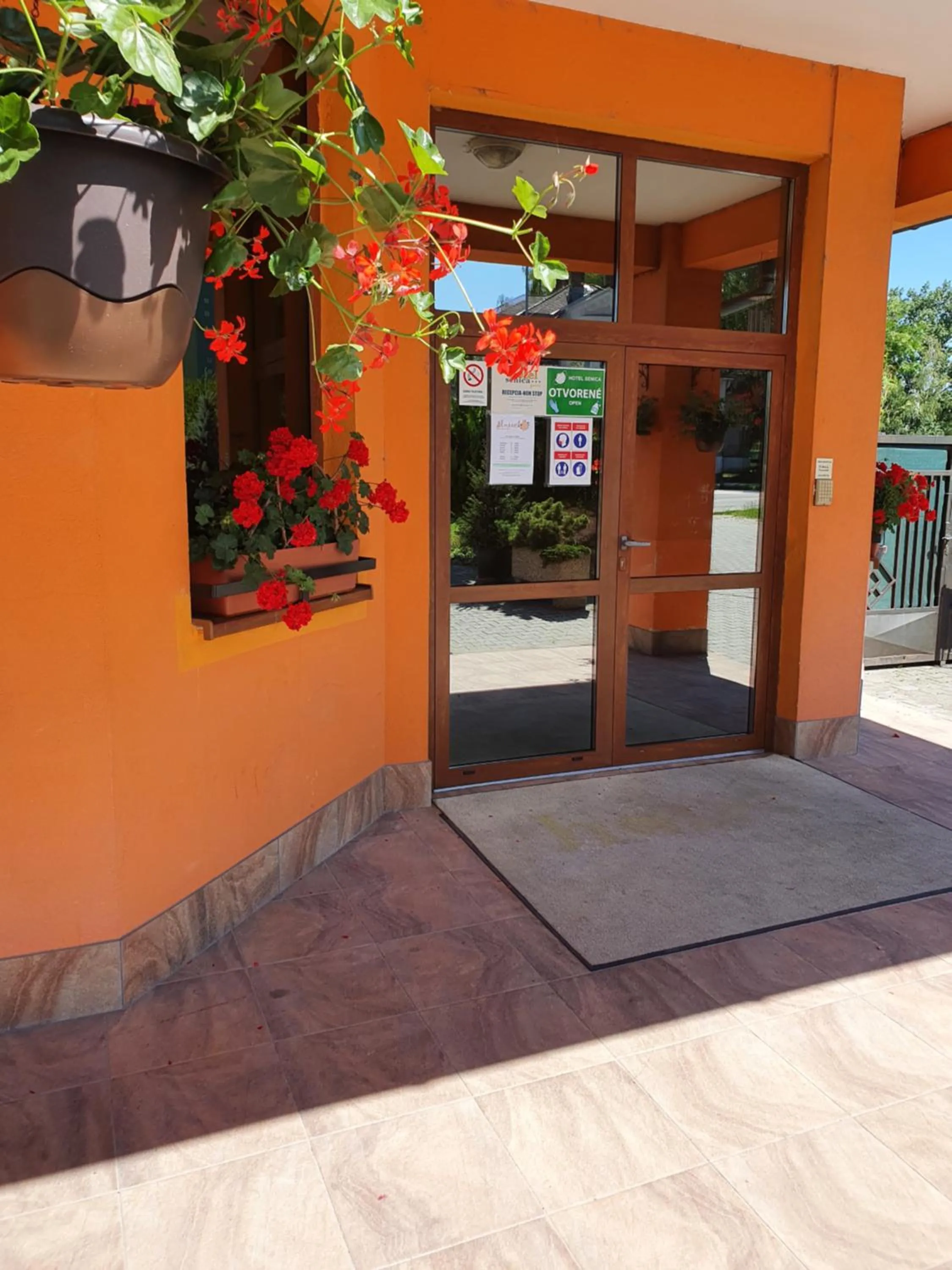 Hotel Senica, Garni