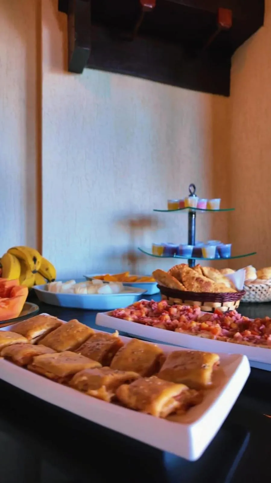 Buffet breakfast in Pousada Dos Atobás