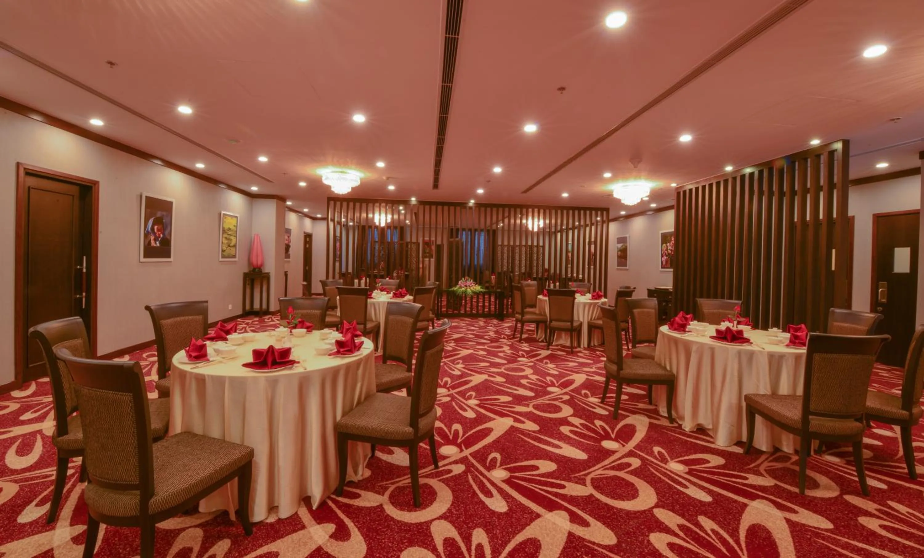 Restaurant/places to eat in Aristo International Hotel