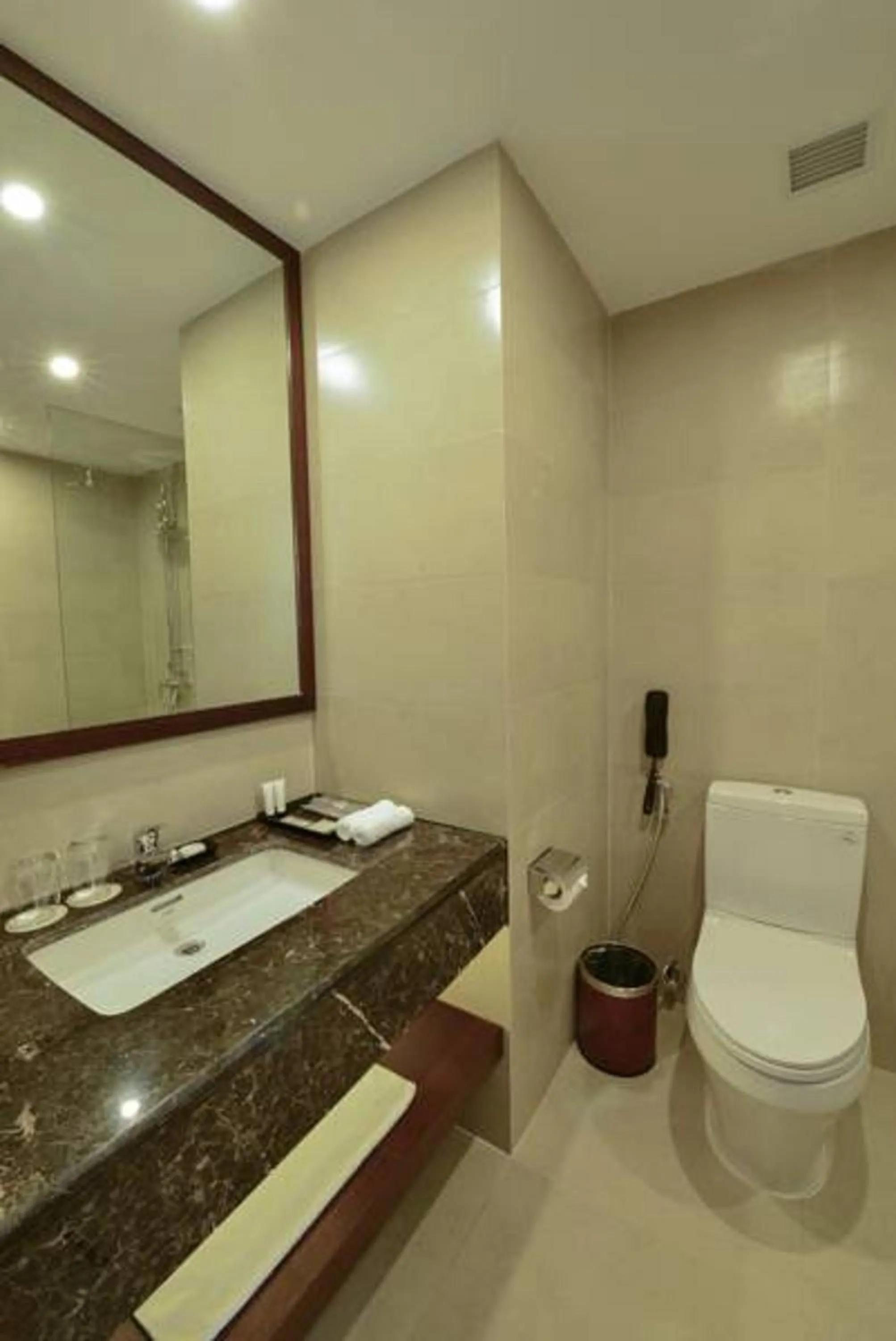 Bathroom in Aristo International Hotel