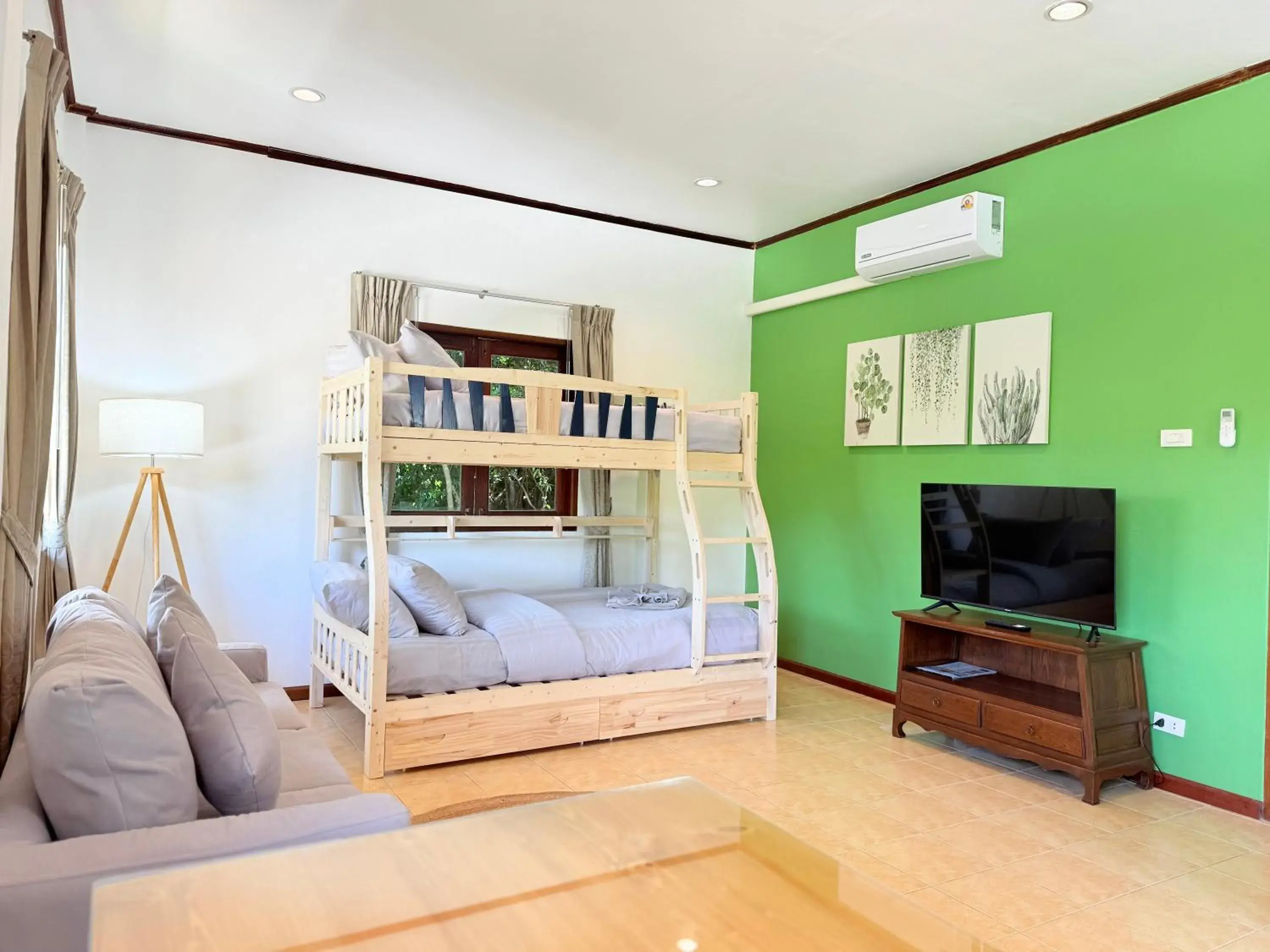 Living room, Bed in Woodlawn Villas Resort Living room, Bed in Woodlawn Villas Resort