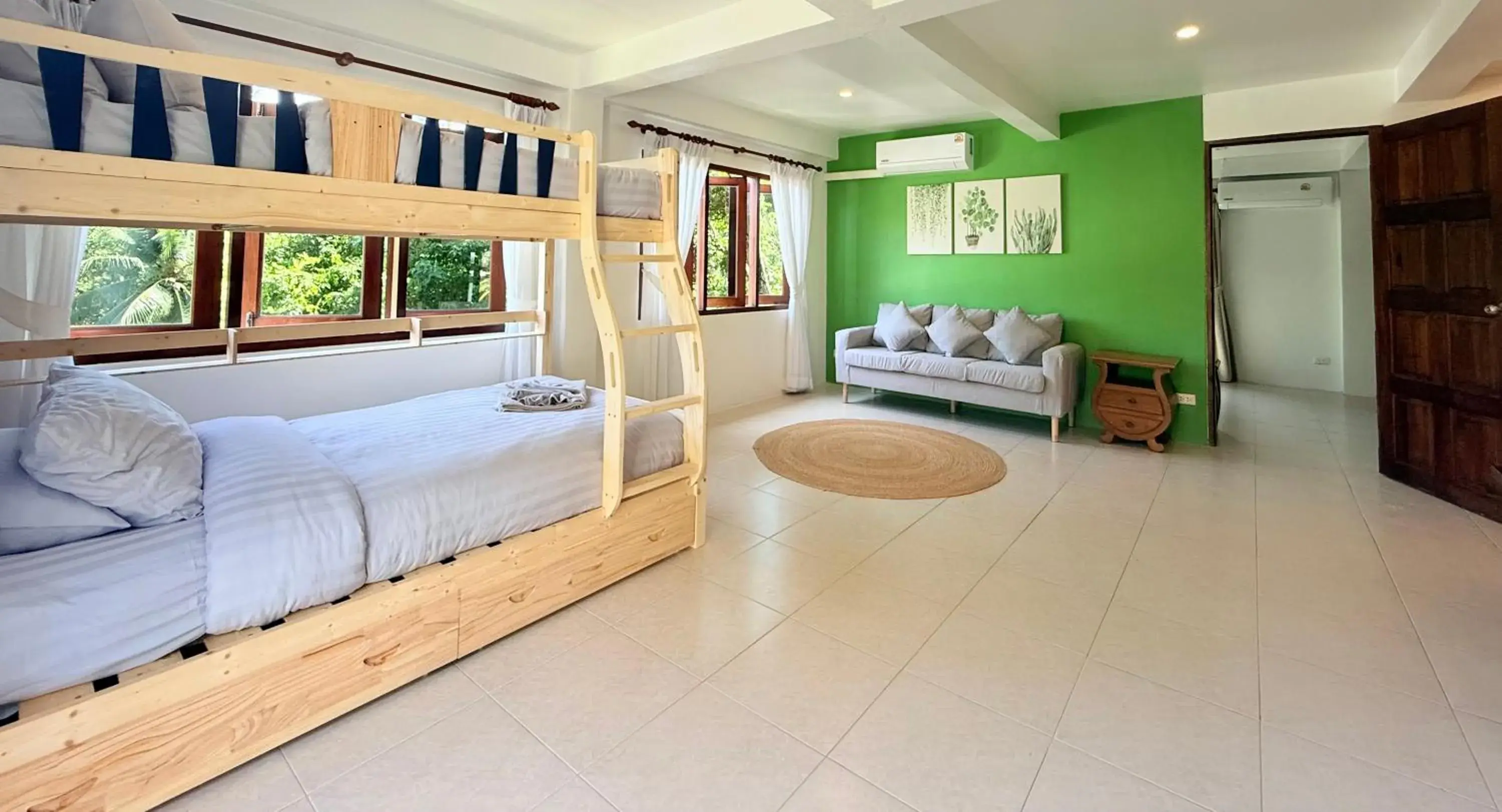 Living room, Bed in Woodlawn Villas Resort Living room, Bed in Woodlawn Villas Resort