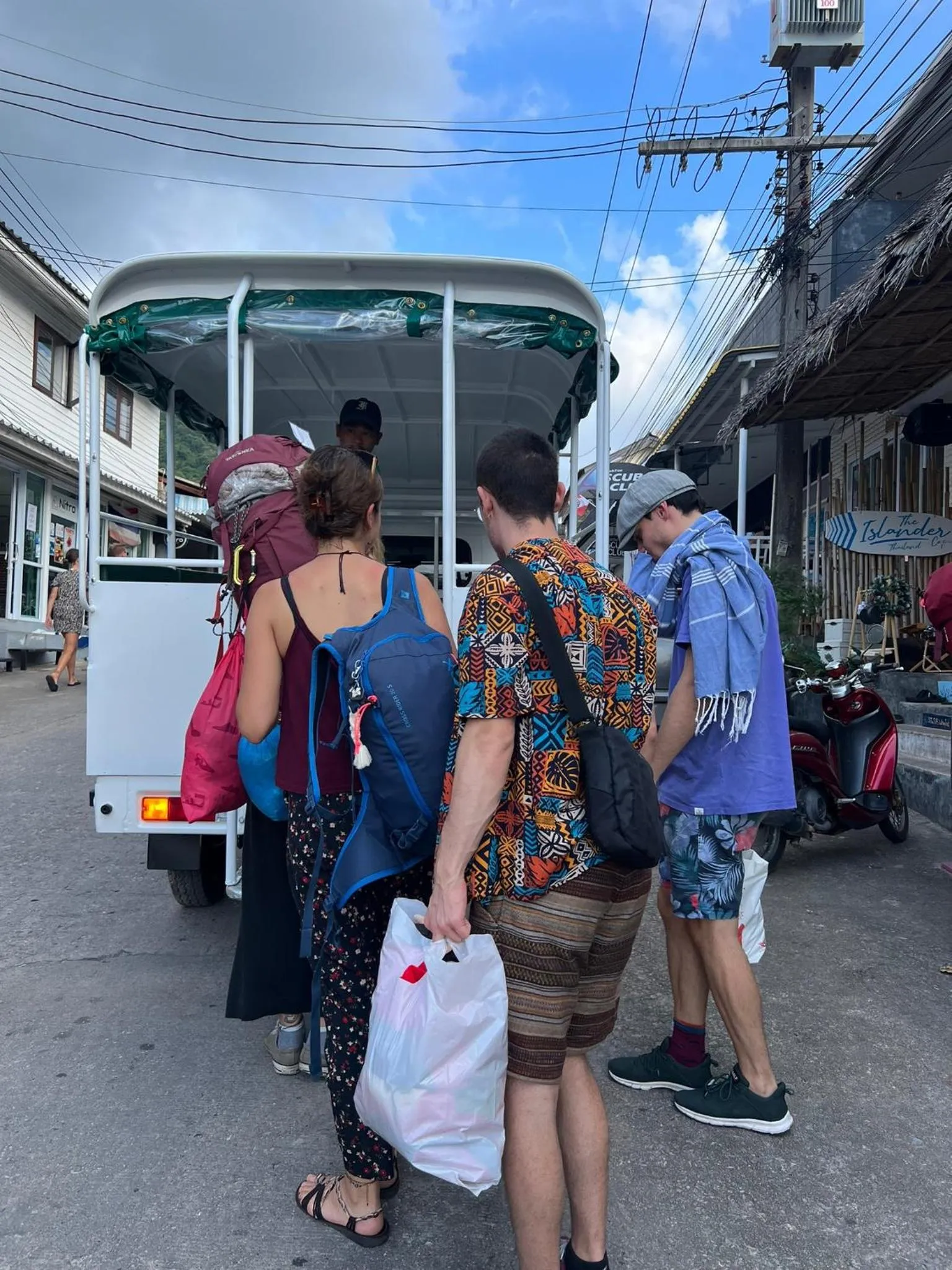 group of guests in Woodlawn Villas Resort