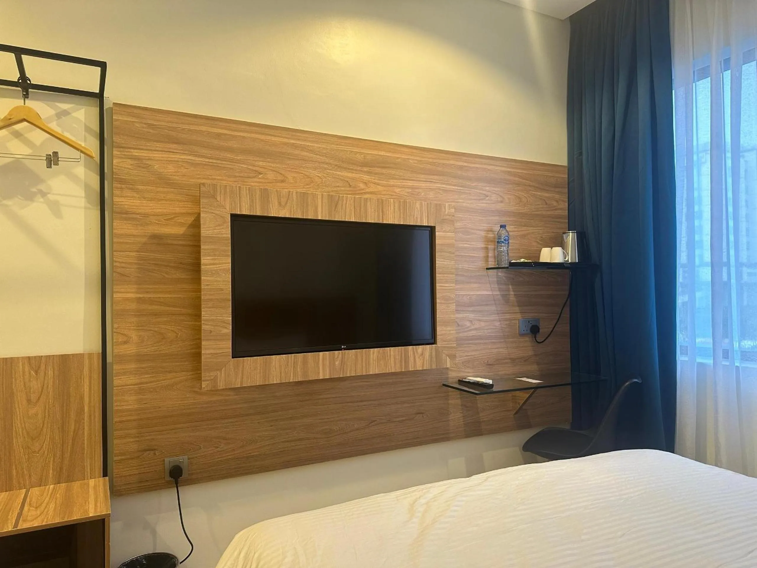 TV and multimedia, Bed in Hotelinn Oniru