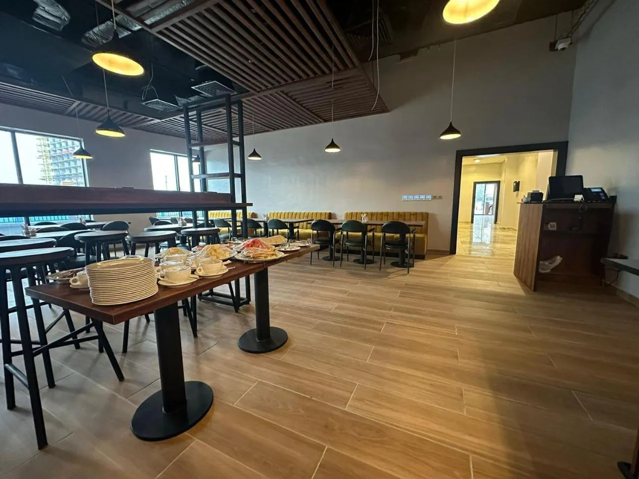 Restaurant/places to eat in Hotelinn Oniru