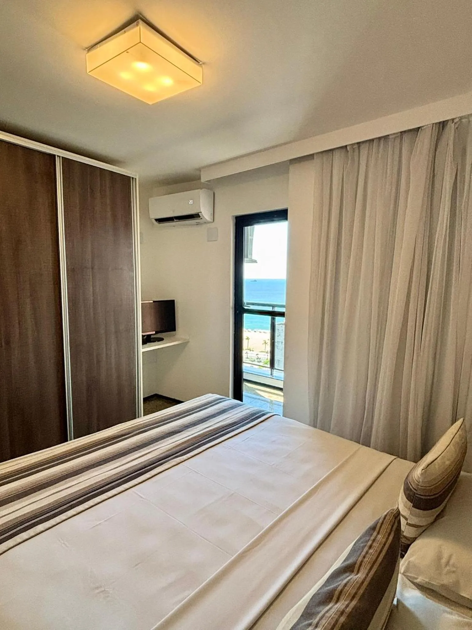 View (from property/room), Bed in Hotel Brasil Tropical