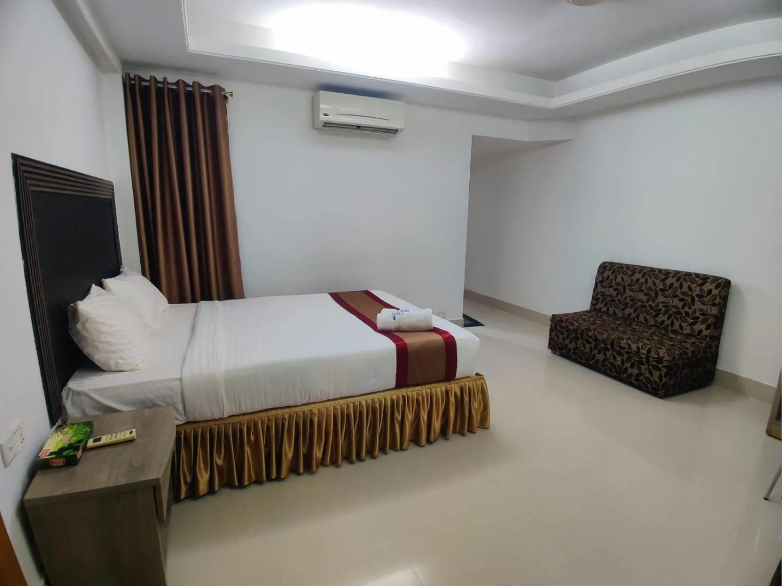 Bed in Cox West Inn