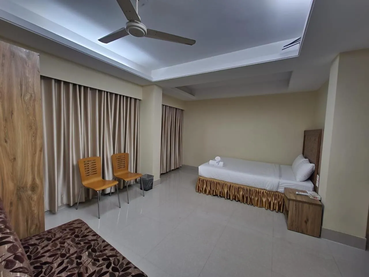 Bed in Cox West Inn
